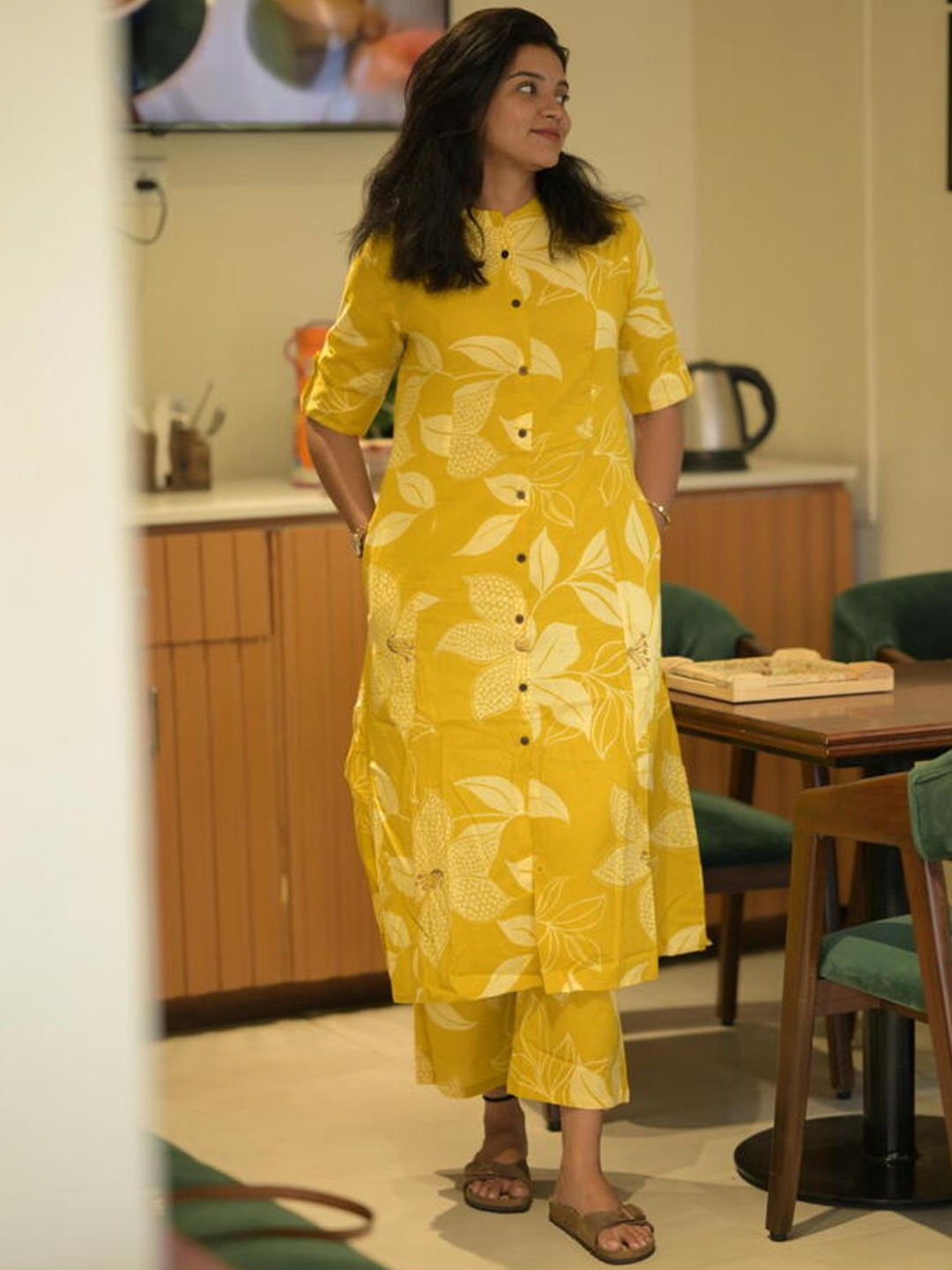 

DIVASTRI Women Floral Printed Regular Kurta with Palazzos, Yellow