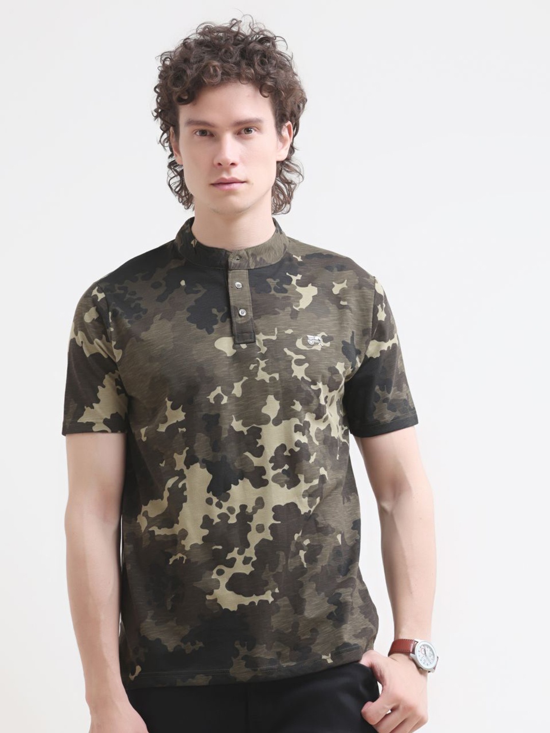 

Estilocus Men Floral Printed Henley Neck Pockets T-shirt, Olive