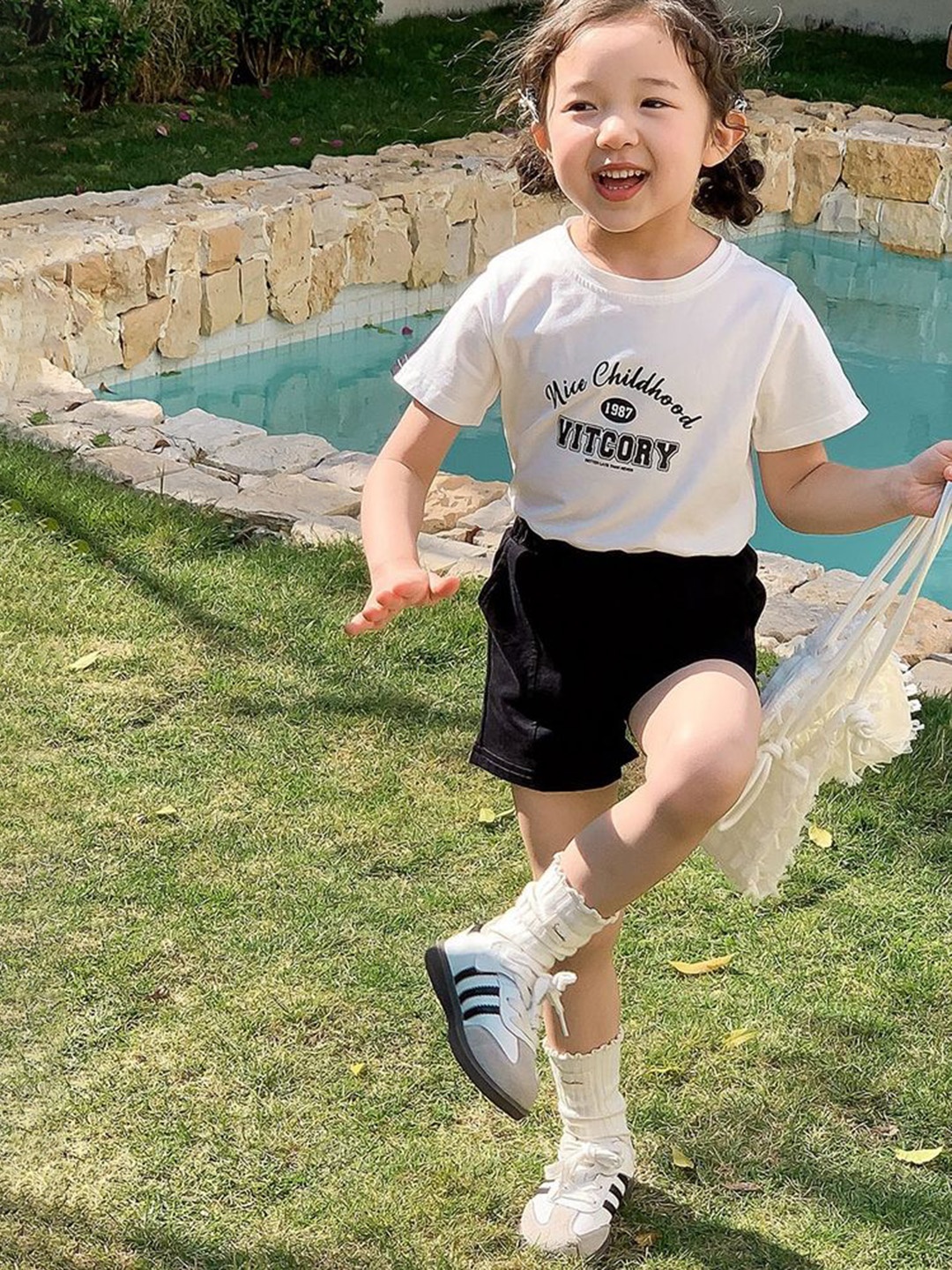 

LULU & SKY Girls Printed T-shirt with Shorts, Black
