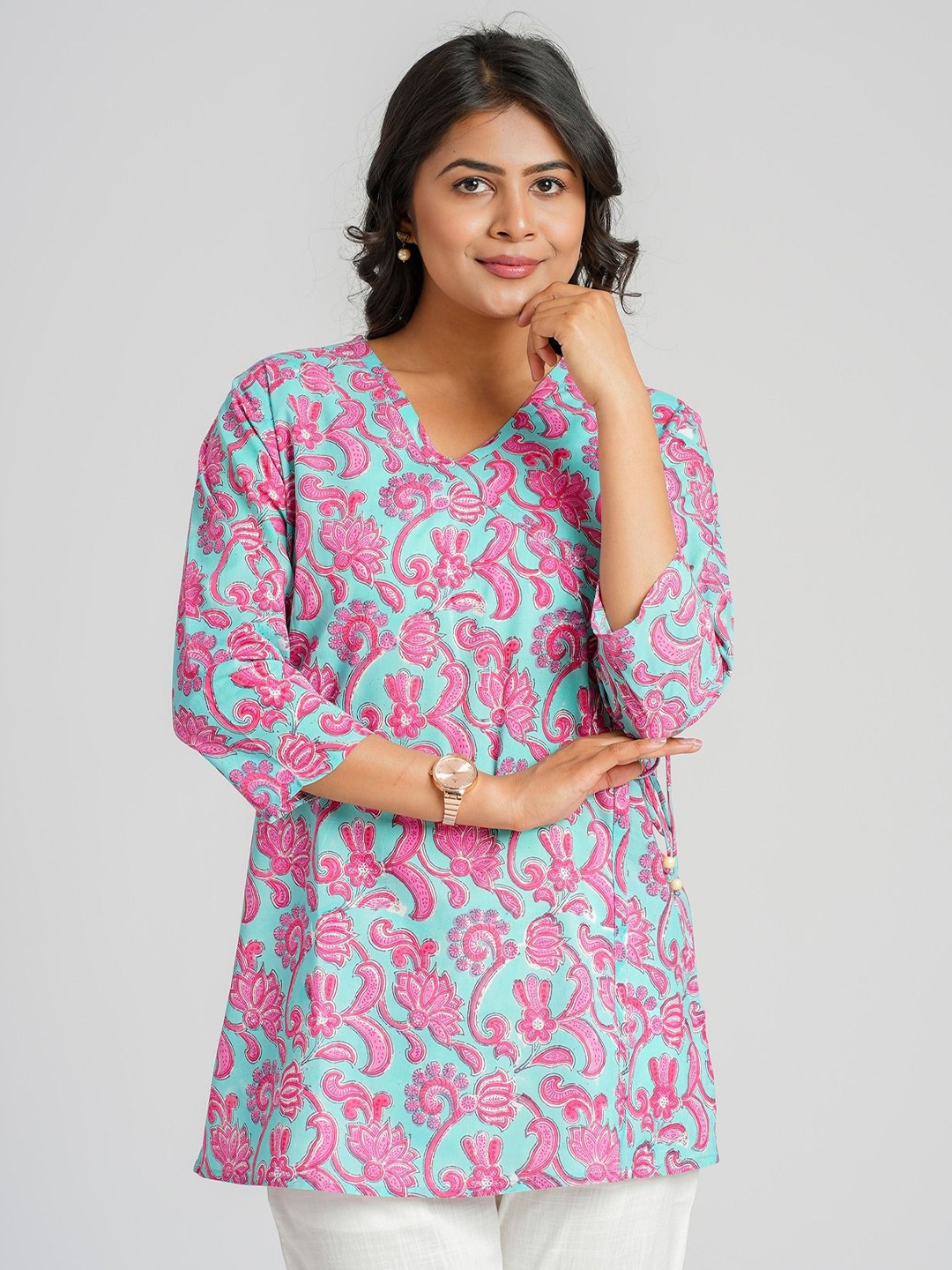 

Cotton Curio Floral Printed V-Neck Pure Cotton Kurti, Blue