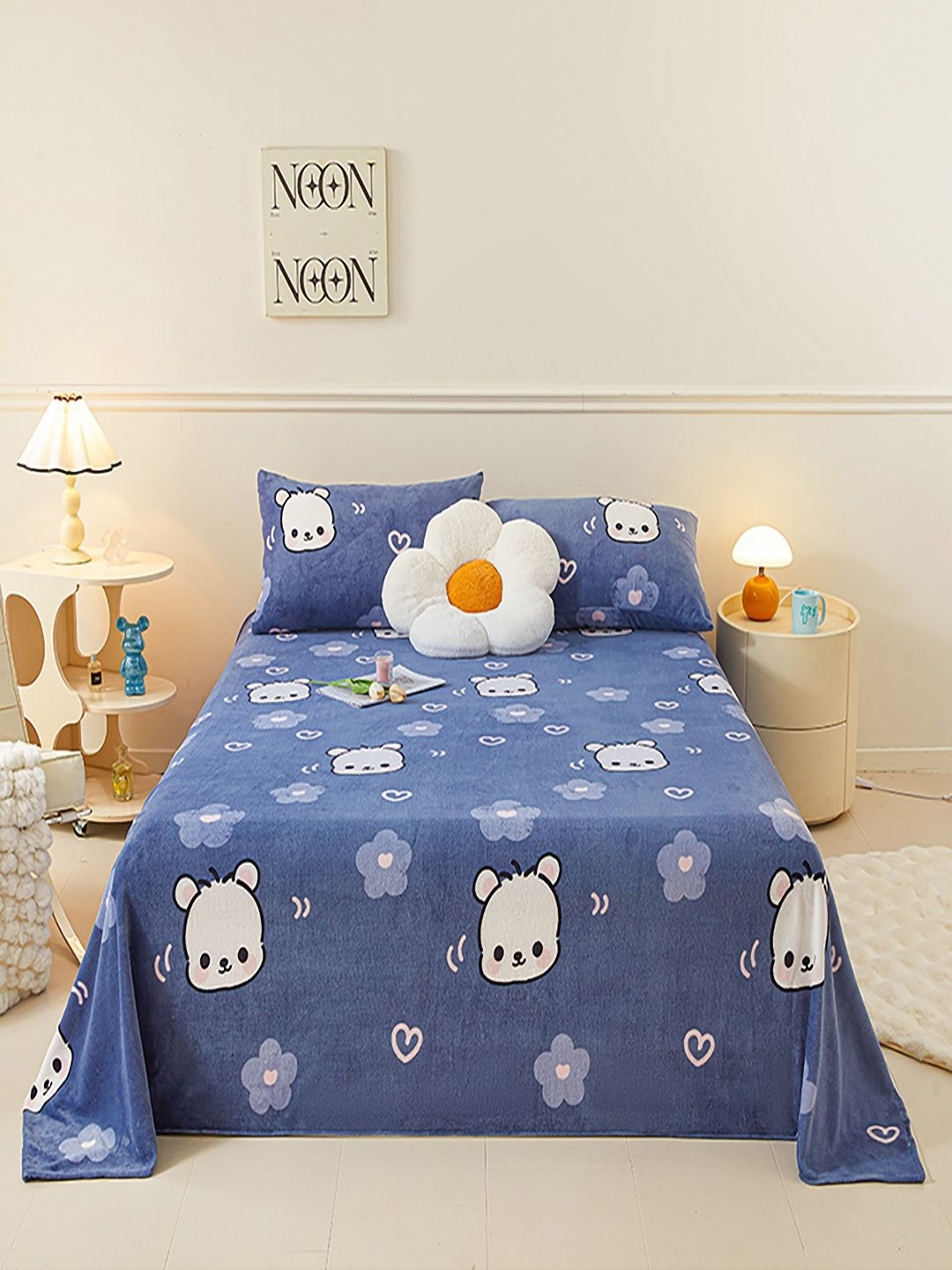 

JC HOME Blue & White Graphic 150 TC King Bedsheet with 2 Pillow Covers