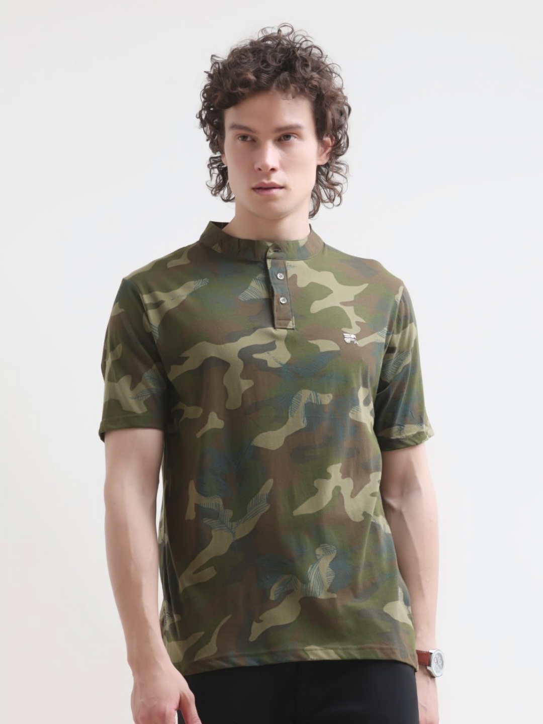 

Estilocus Men Floral Printed Henley Neck Pockets T-shirt, Green