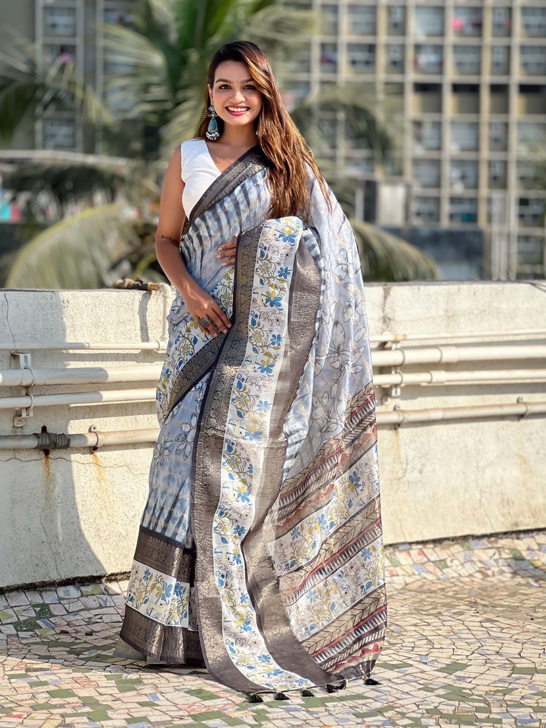 

LeeliPeeri Designer Floral Zari Designer Chanderi Saree, Grey