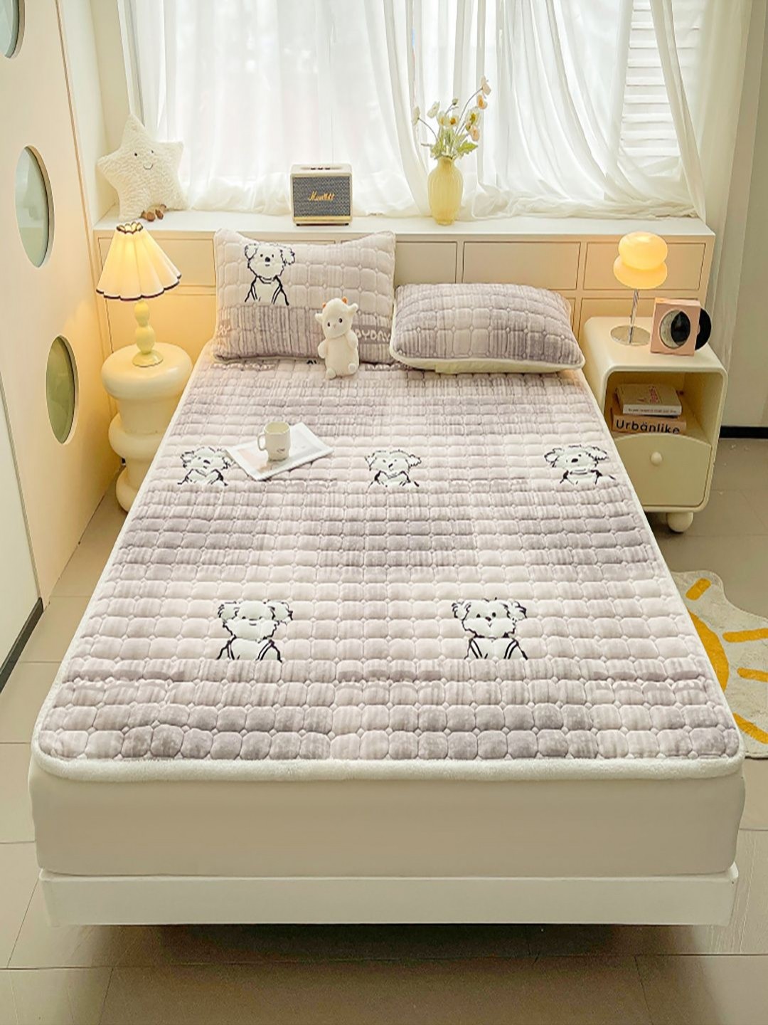 

JC HOME Grey & White Graphic 150 TC Queen Bedsheet with 2 Pillow Covers