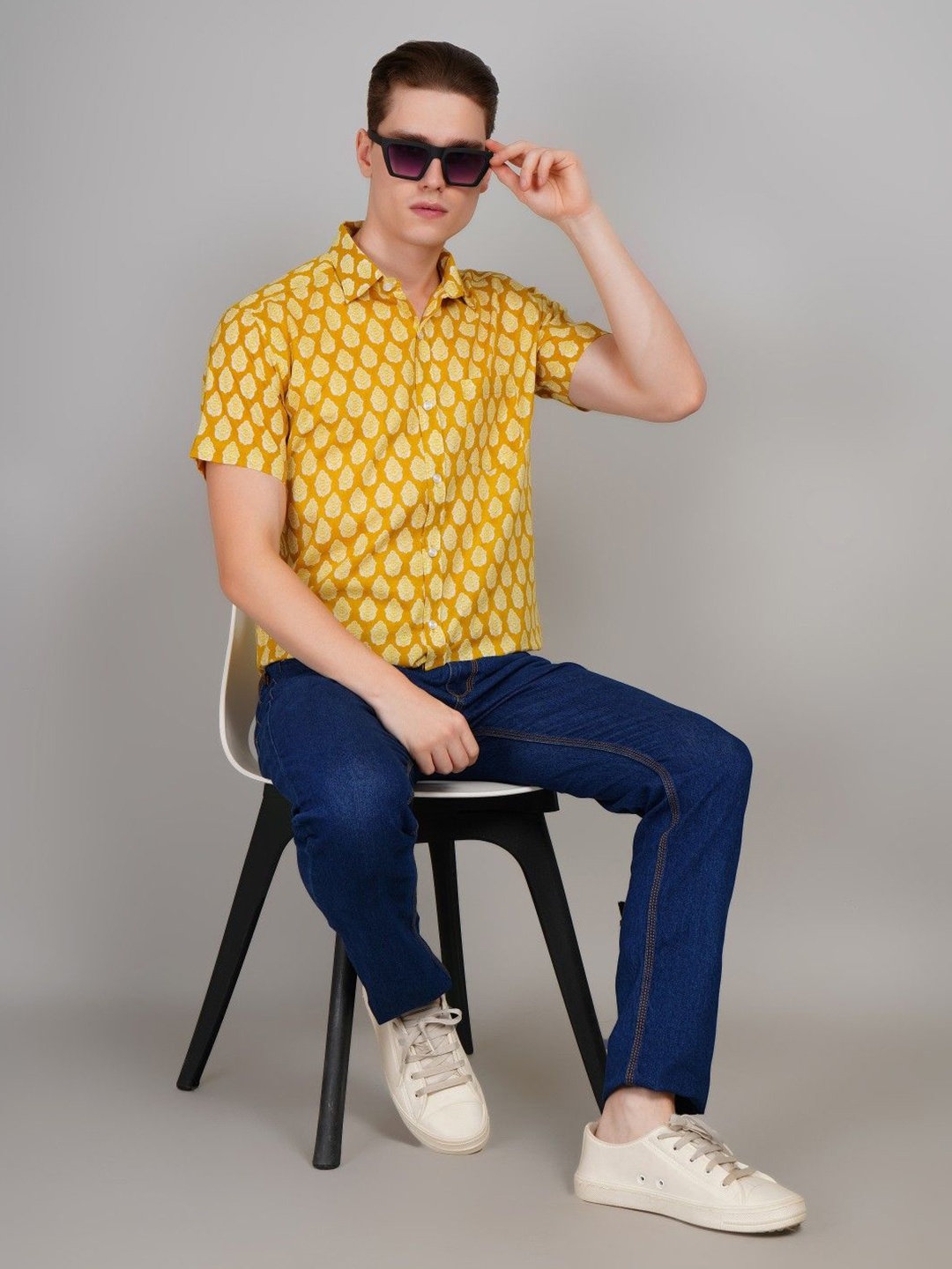 

Le Mec Men Opaque Printed Casual Shirt, Yellow