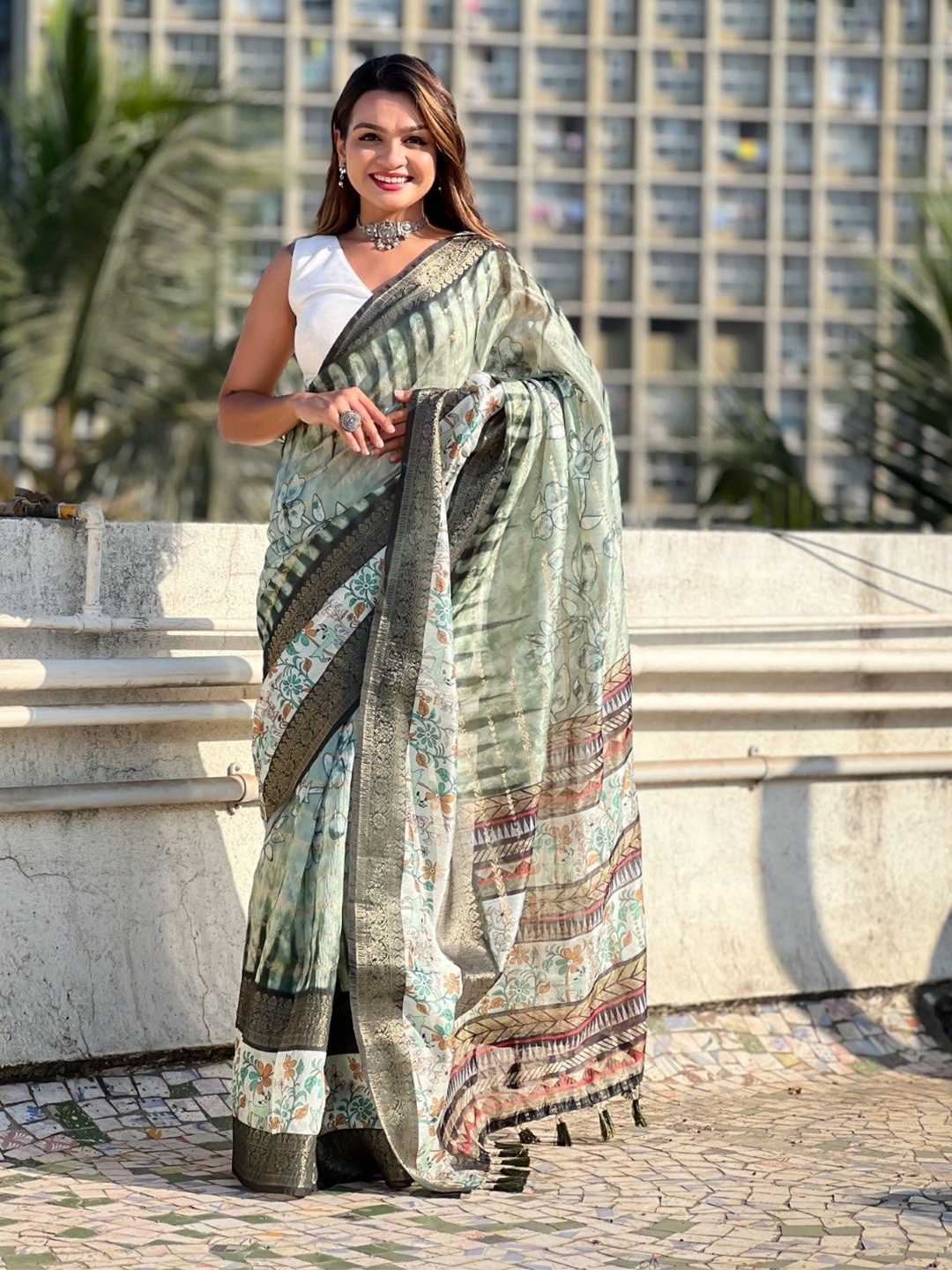 

LeeliPeeri Designer Floral Zari Chanderi Saree, Green