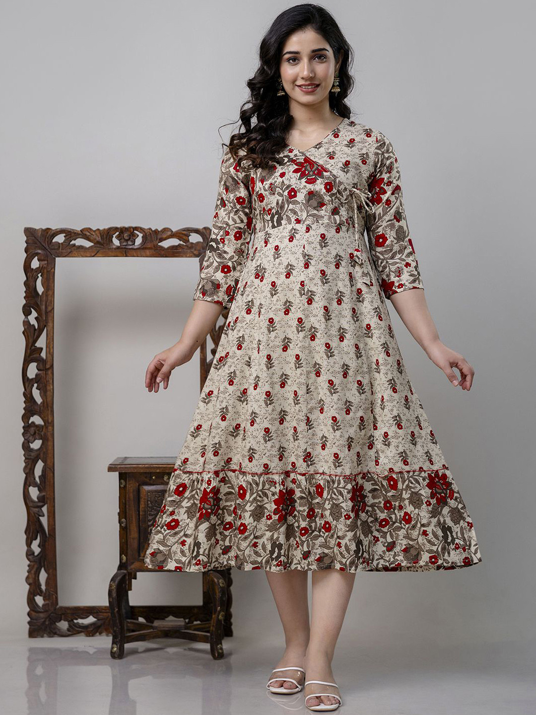 

BAIRAJ Women Floral Printed Gotta Patti Anarkali Kurta, Beige