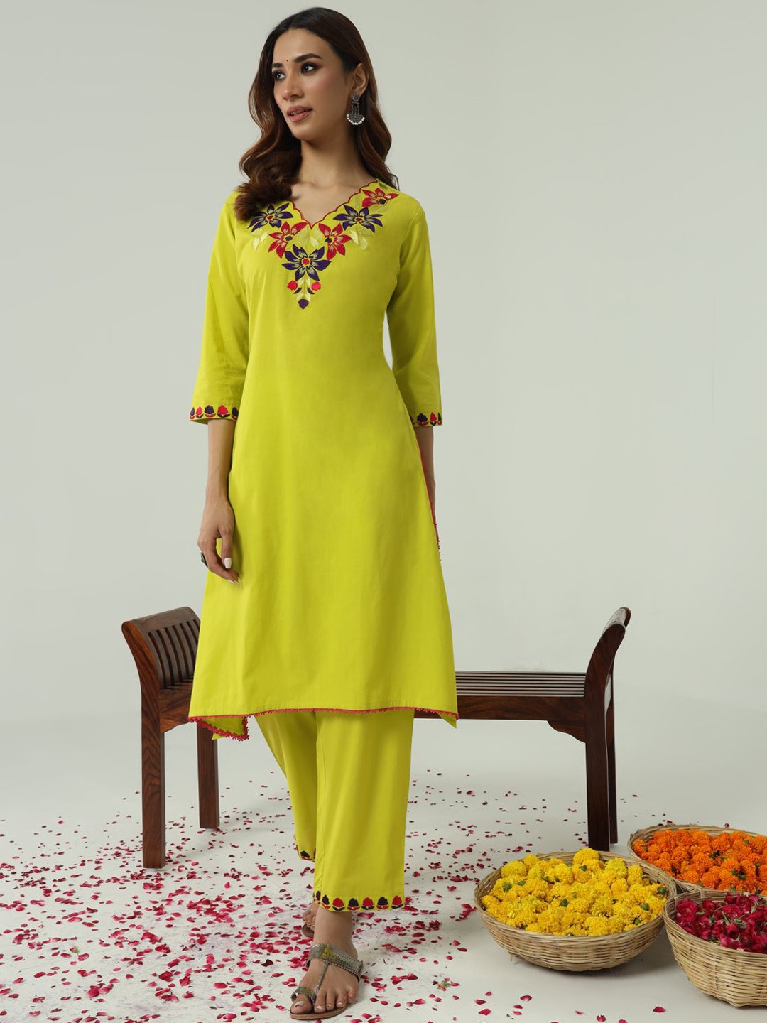 

FIORRA Women Printed Regular Pure Cotton Kurta with Trousers, Yellow