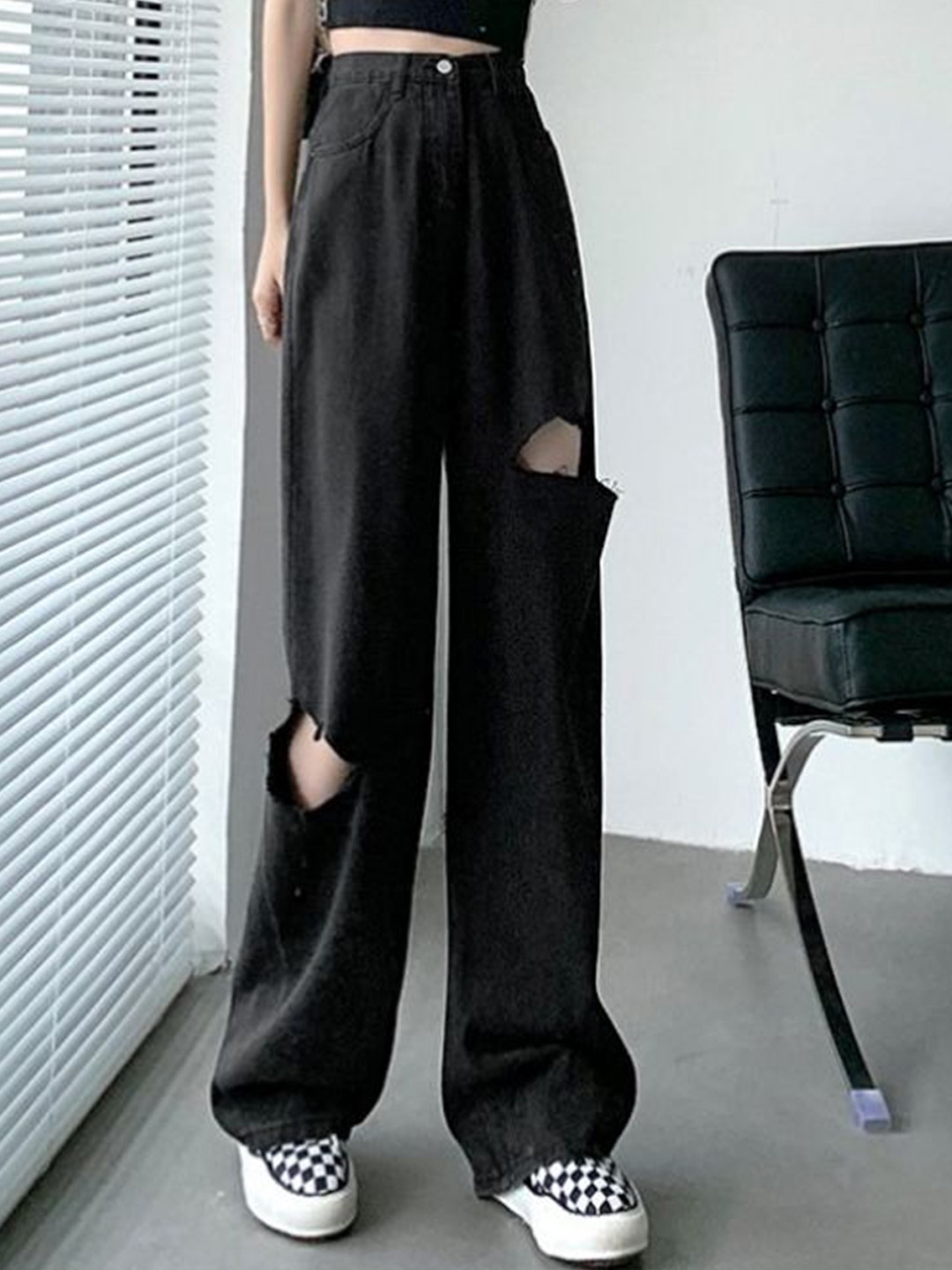 

StyleCast Women Wide Leg High-Rise Highly Distressed Jeans, Black
