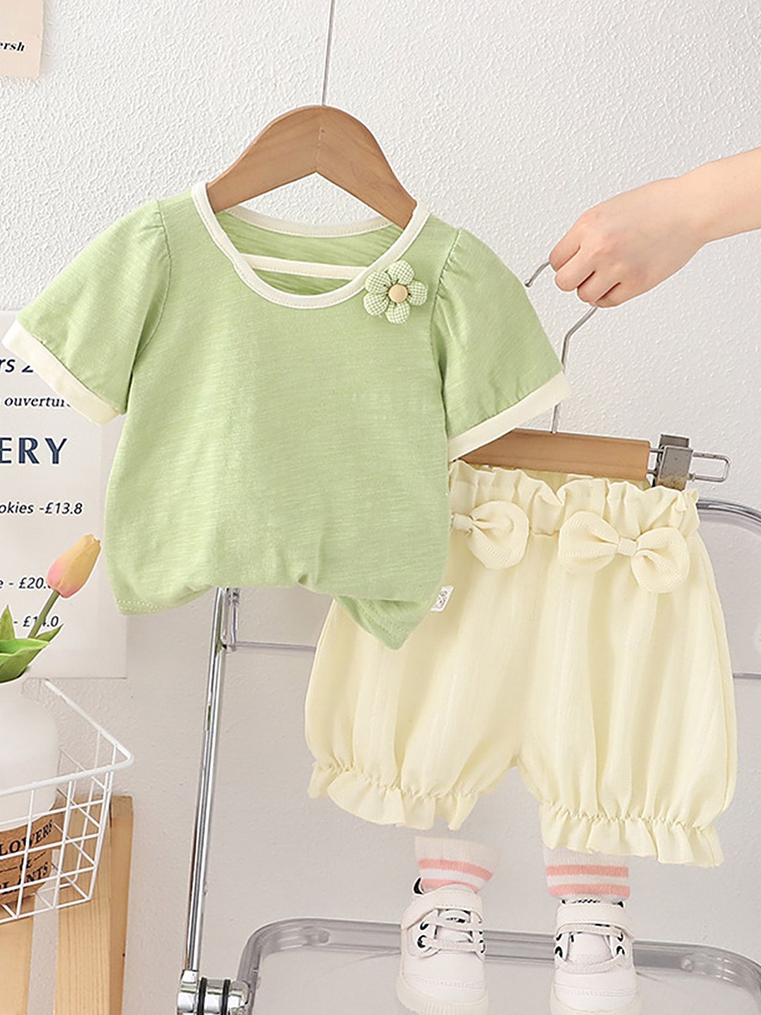 

LULU & SKY Girls T-shirt with Shorts, Green