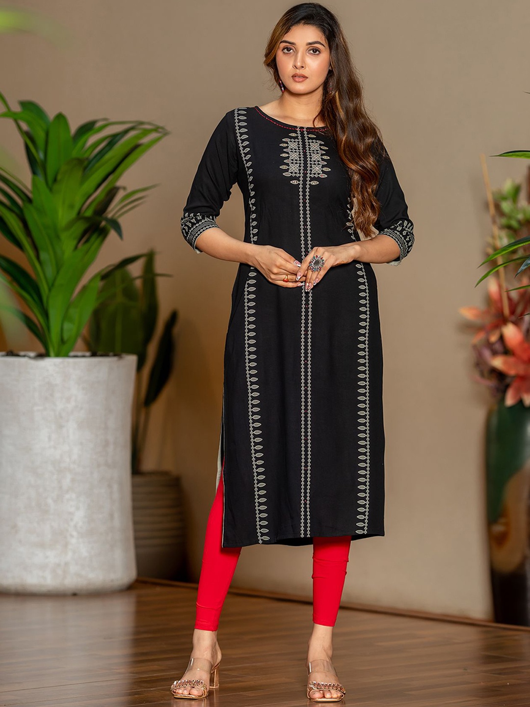 

MITTOO Women Geometric Kurta, Black