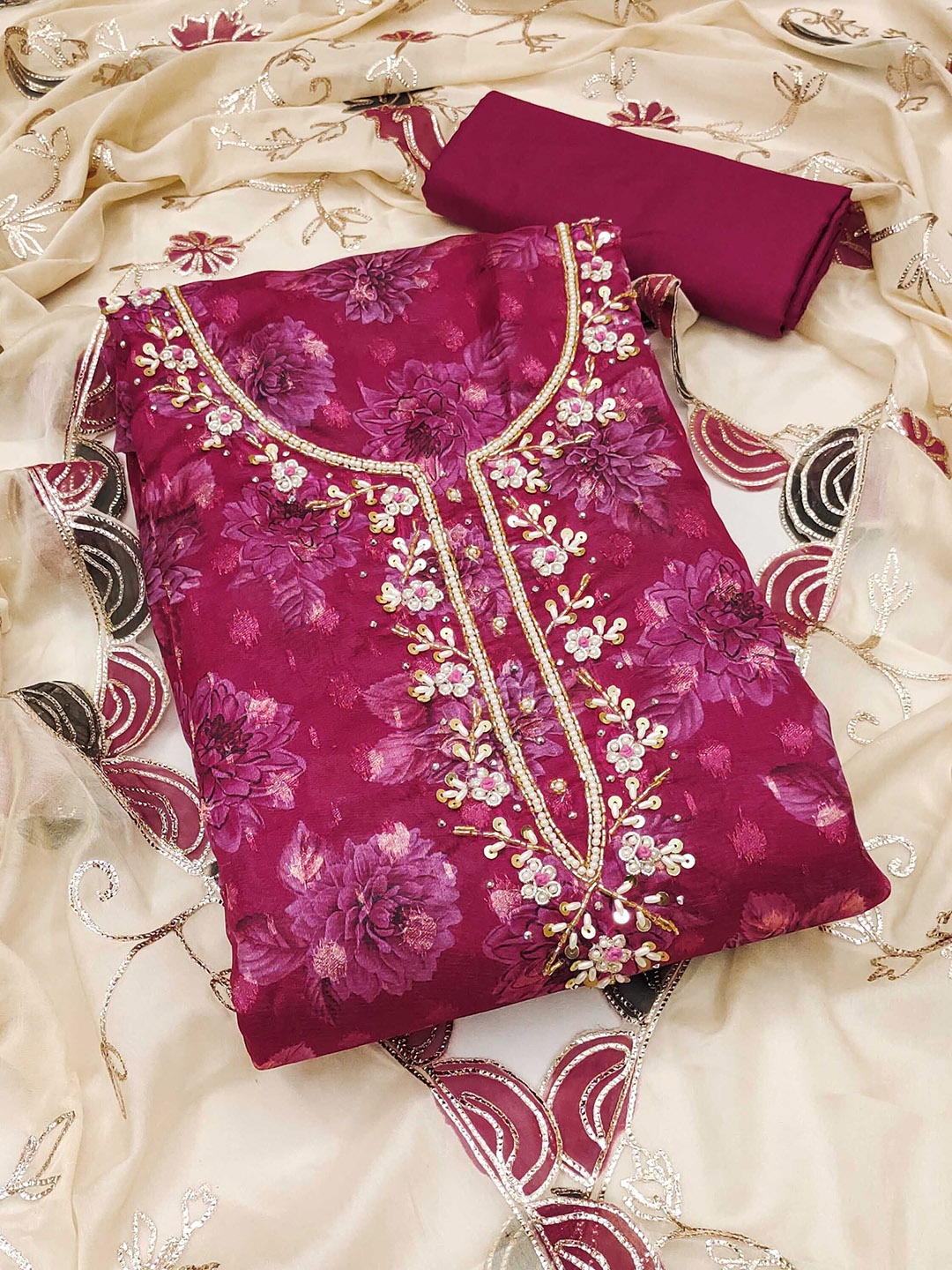 

SHADOW & SAINING Semi-Stitched Dress Material, Magenta