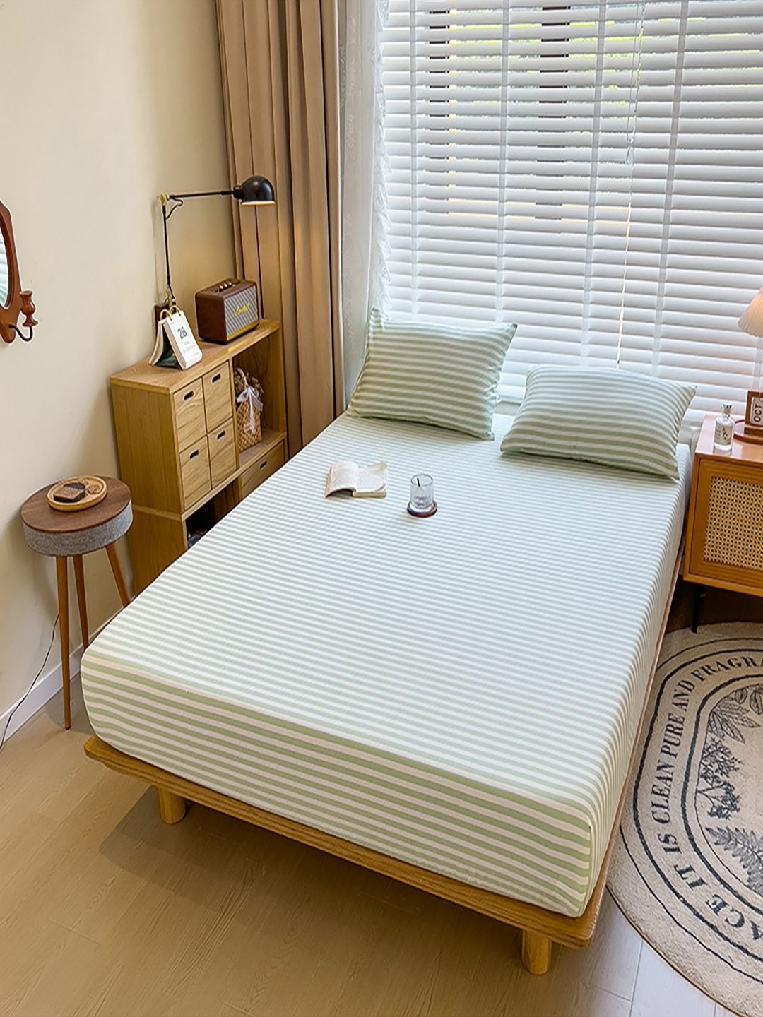 

JC HOME Green & White Striped 220 TC King Bedsheet with 2 Pillow Covers