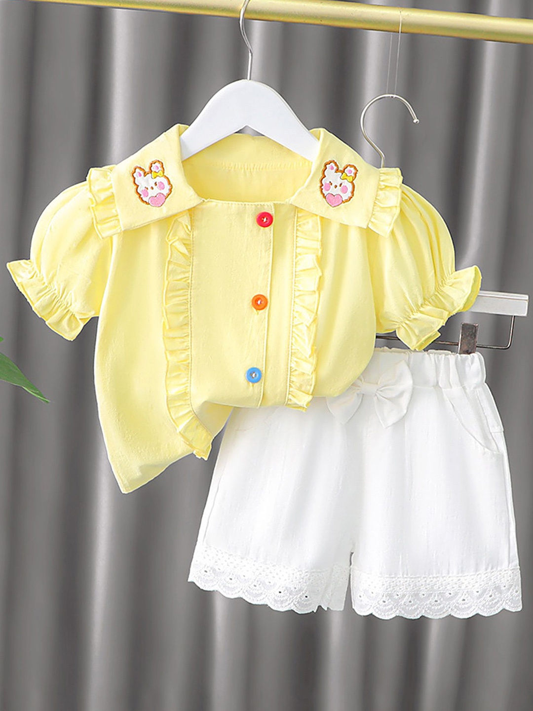 

LULU & SKY Girls Top with Shorts, Yellow