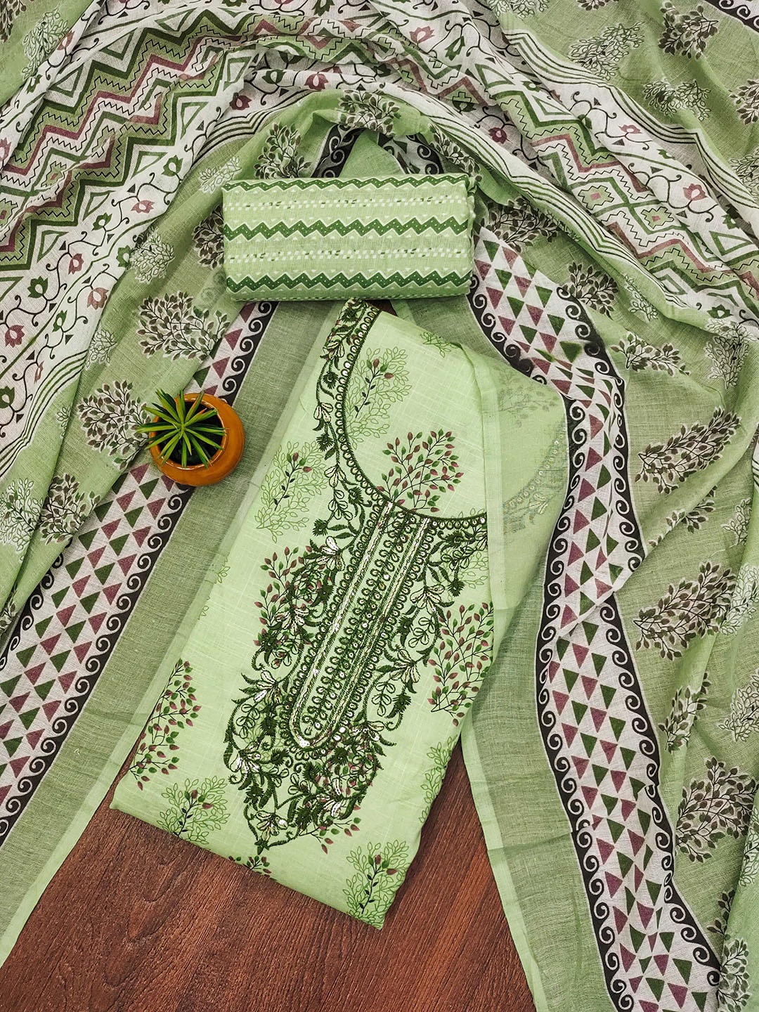 

SHADOW & SAINING Printed Pure Cotton Unstitched Dress Material, Green