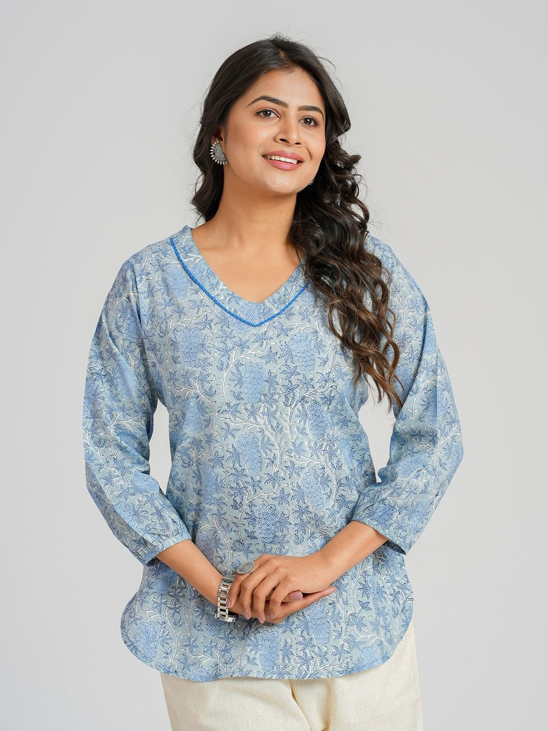 

Cotton Curio Floral Printed Pure Cotton Kurti, Blue