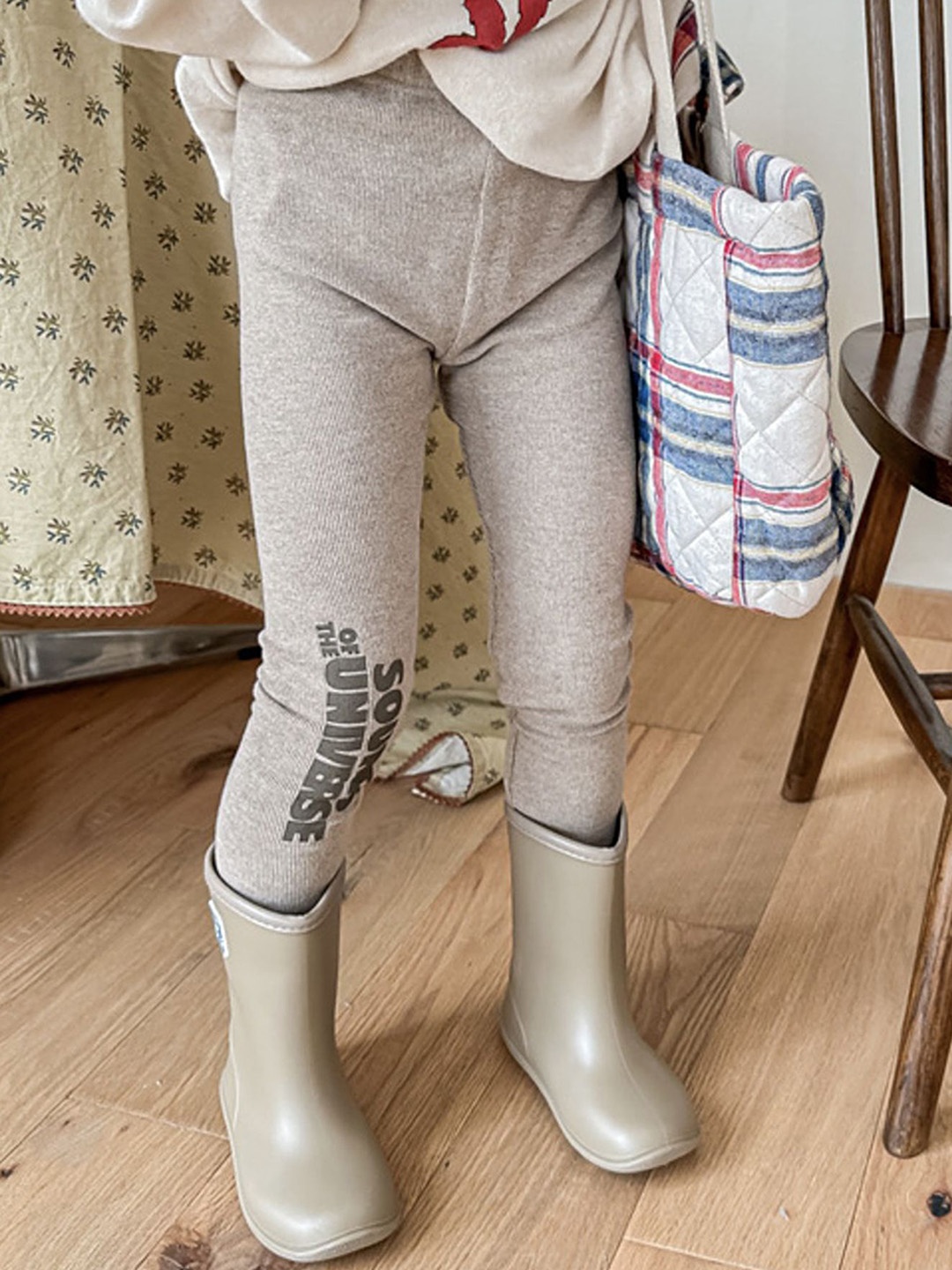 

LULU & SKY Girls Typographic Ribbed Leggings, Khaki