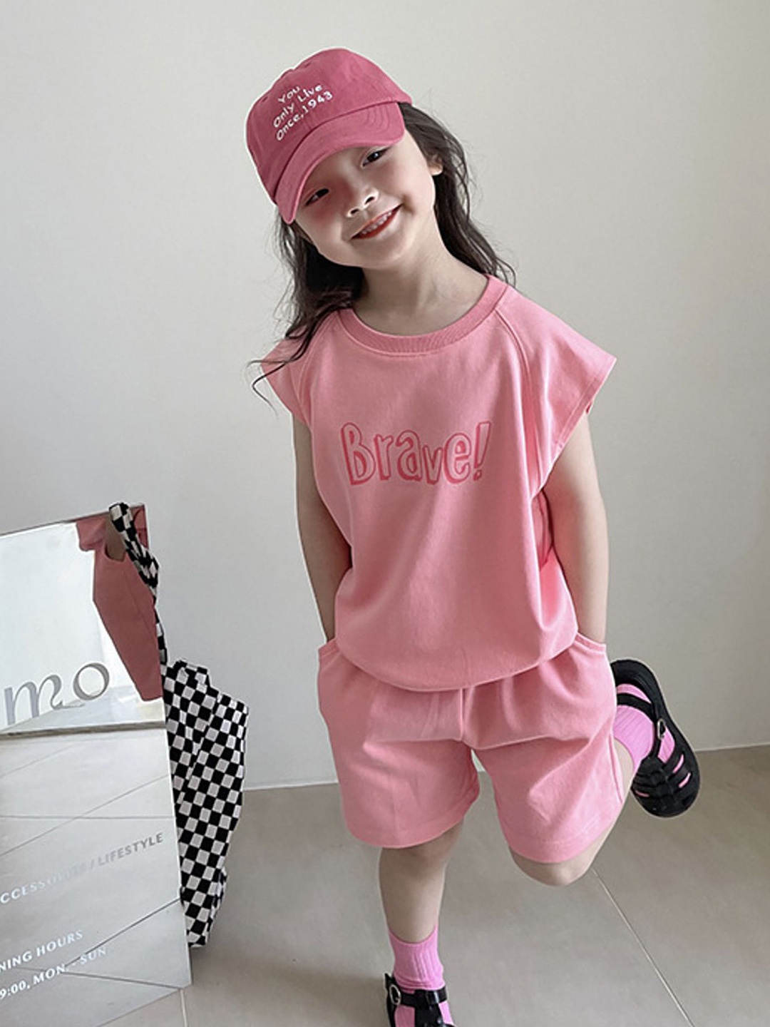 

LULU & SKY Girls Printed T-shirt with Shorts, Pink