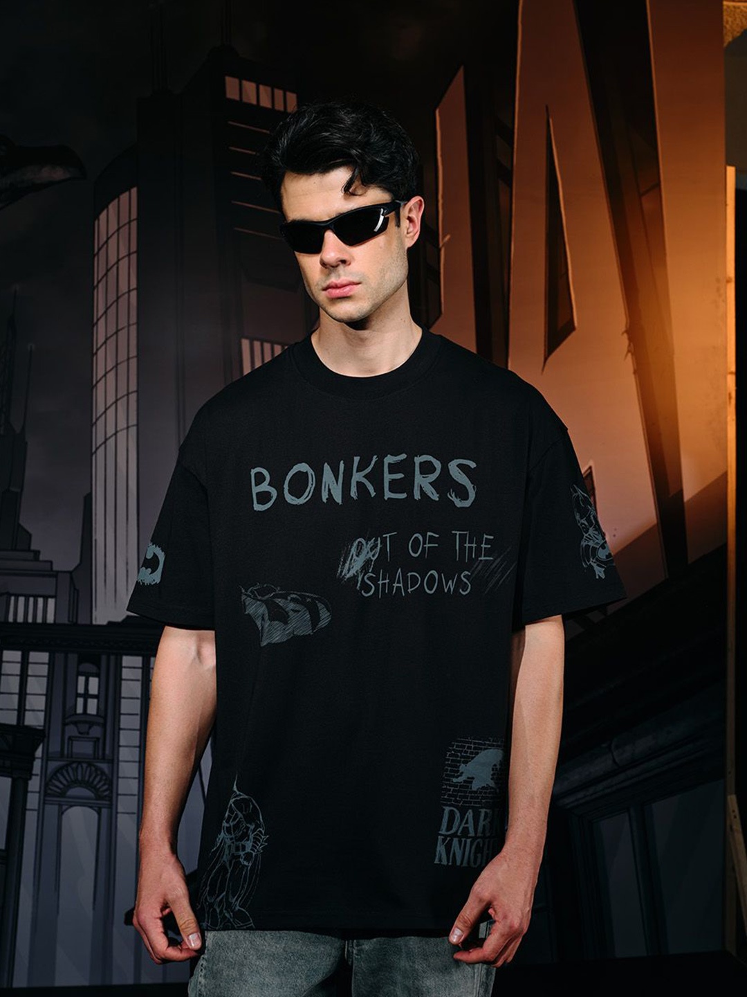 

Bonkers Corner Men Batman Printed Raw Edge T-shirt, Black