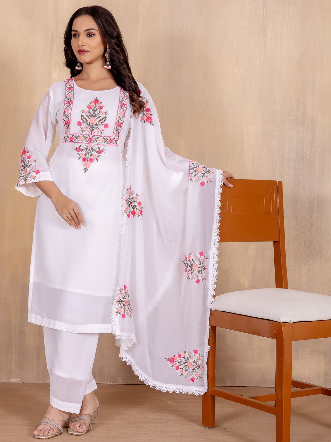 

Divyadham Textiles Women Paisley Embroidered Regular Thread Work Kurta with Pyjamas & With Dupatta, White