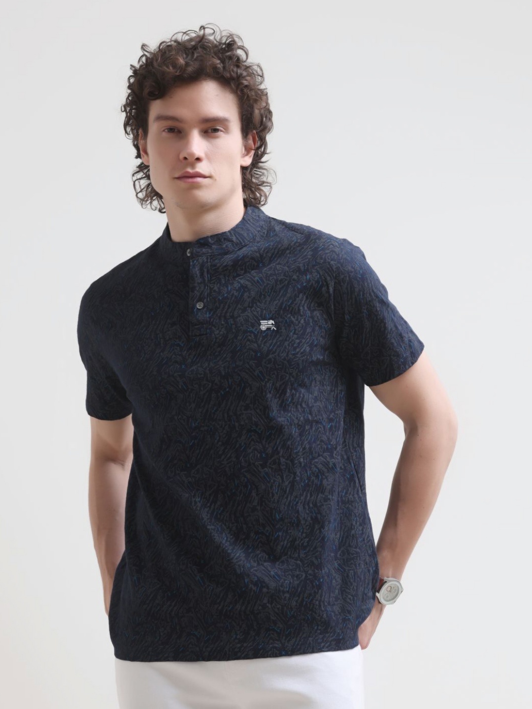 

Estilocus Men Floral Printed Henley Neck Applique T-shirt, Blue