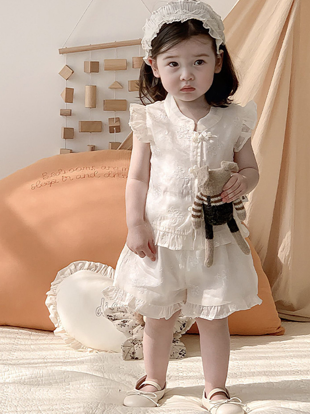 

LULU & SKY Girls Top with Shorts, Beige
