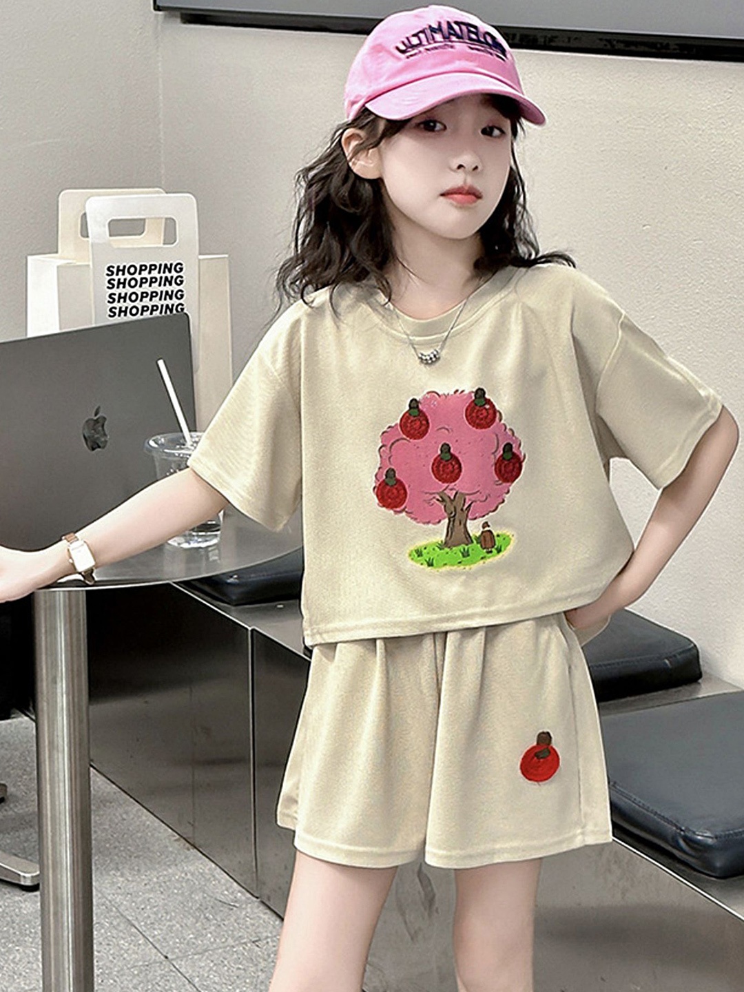 

LULU & SKY Girls Printed T-shirt with Shorts, Off white