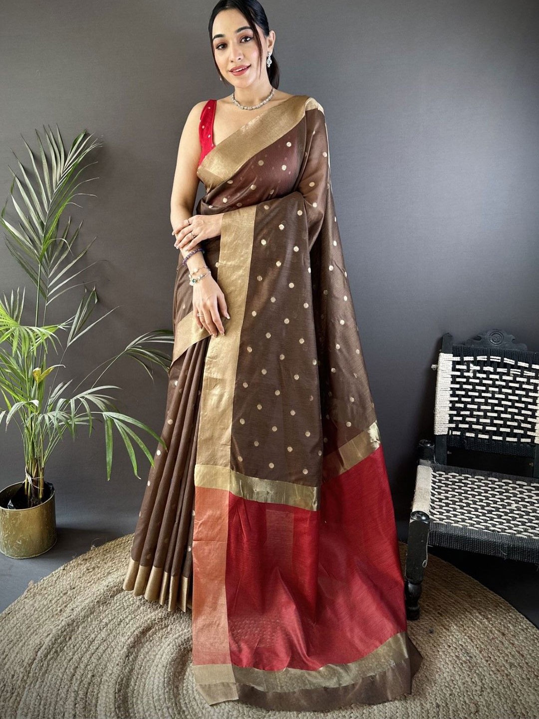 

LeeliPeeri Designer Woven Design Zari Silk Blend Saree, Brown