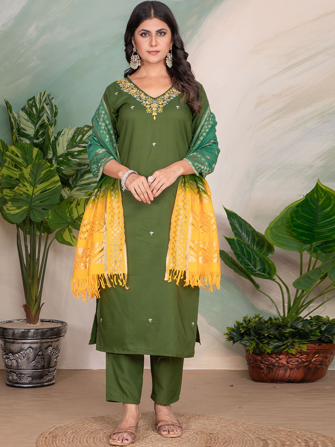 

Divyadham Textiles Women Paisley Embroidered Regular Thread Work Kurti with Pyjamas & With Dupatta, Yellow