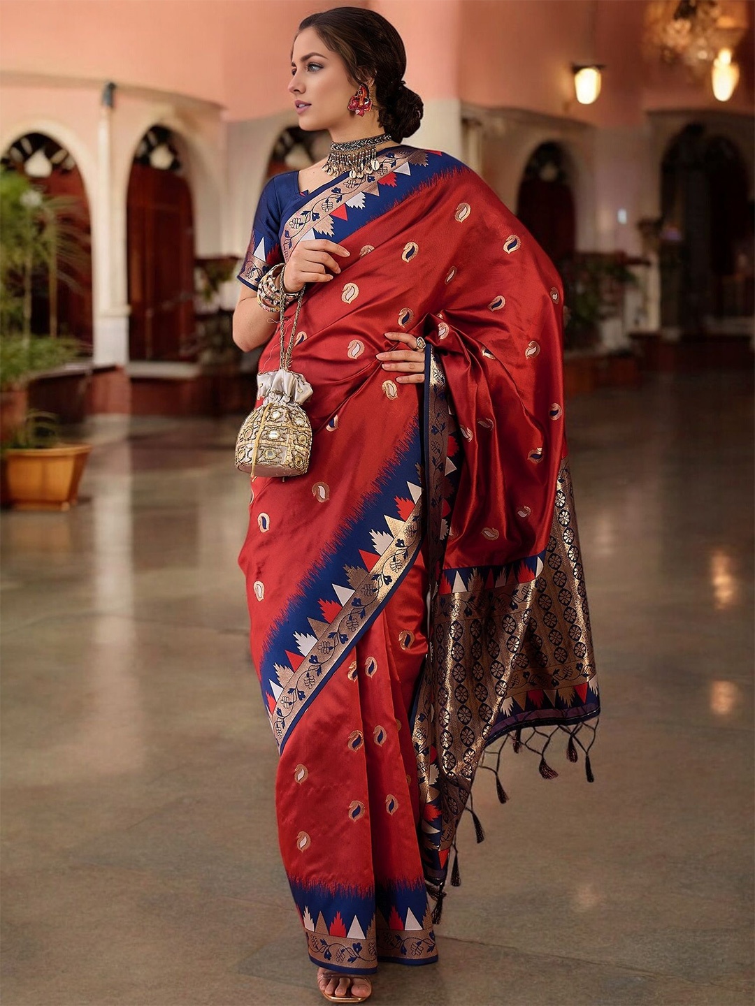 

Mitera Floral Zari Silk Blend Kanjeevaram Saree, Red