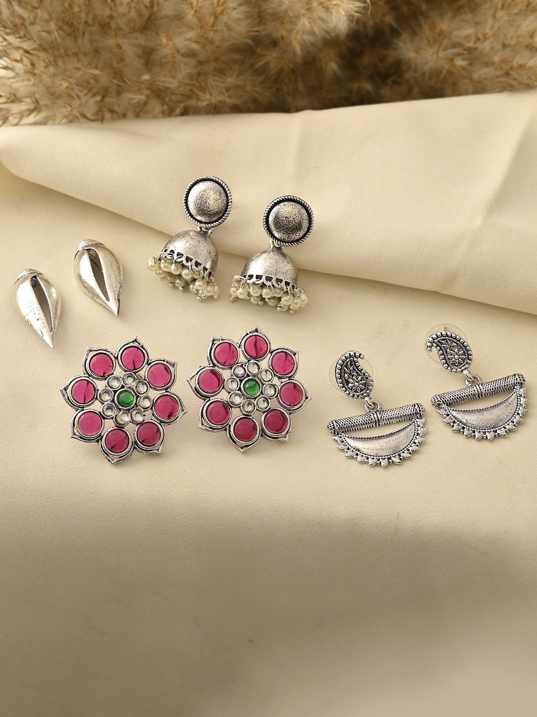 

STYYO Contemporary Studs Earrings, Silver