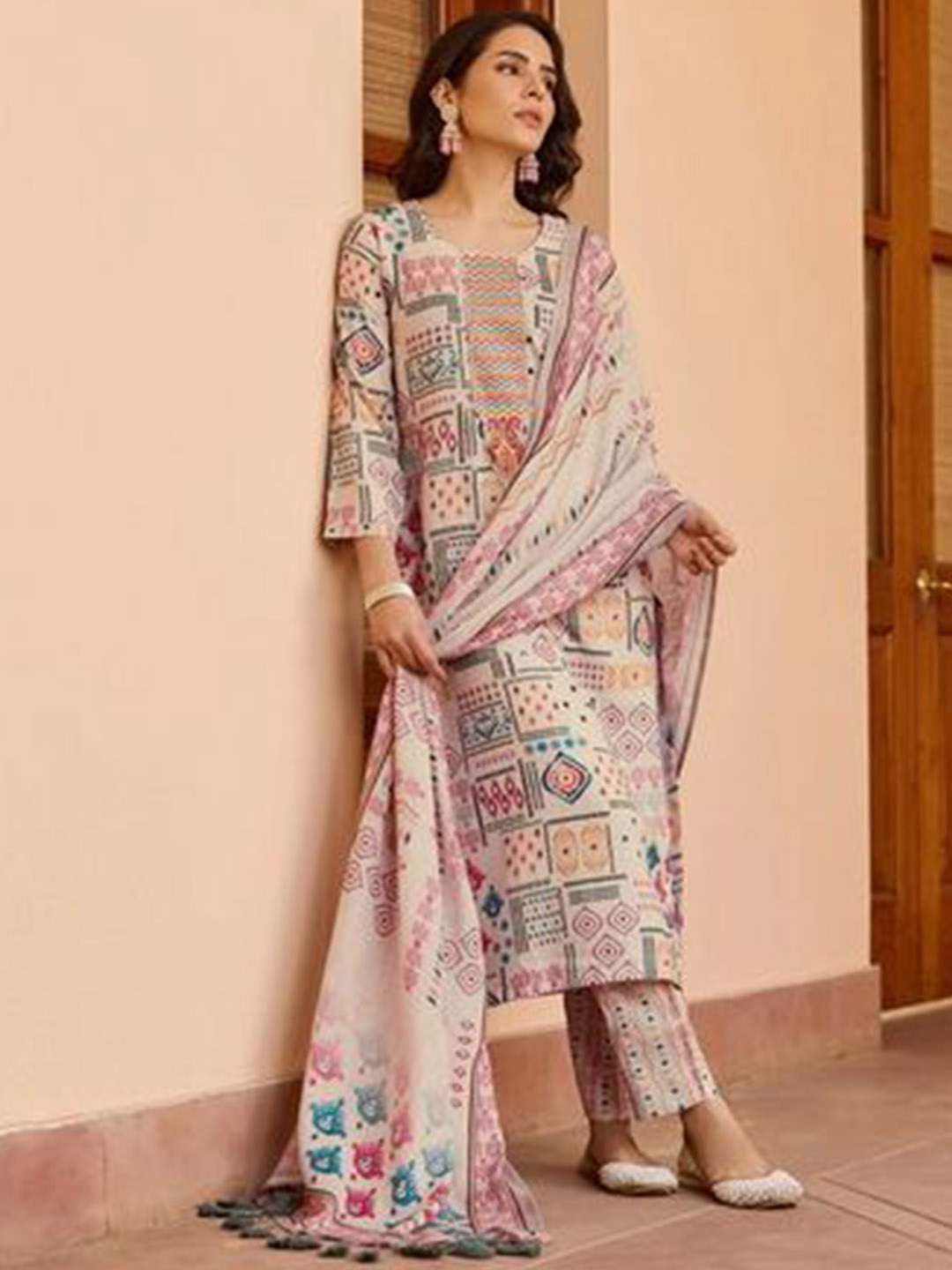 

Divyadham Textiles Women Paisley Printed Regular Thread Work Kurta with Pyjamas & With Dupatta, Beige