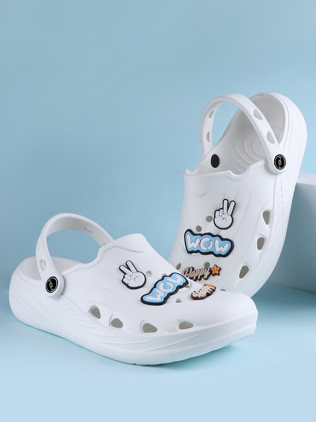 

RADDZ SPORTS Men Self-Design Clogs, Off white