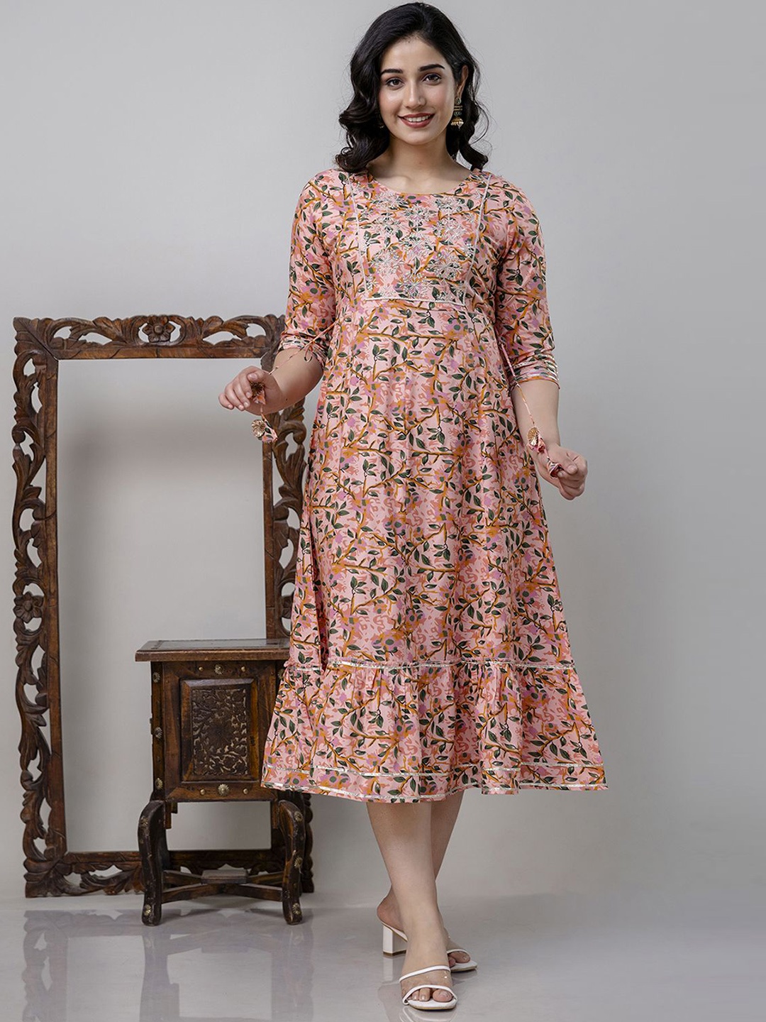 

BAIRAJ Women Floral Embroidered Gotta Patti Anarkali Kurta, Beige