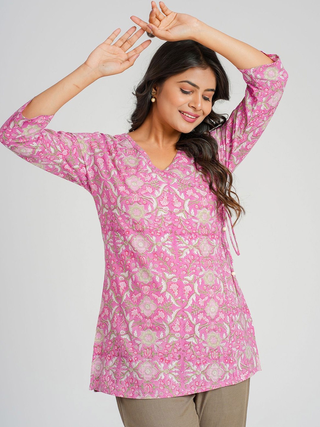 

Cotton Curio Floral Printed V-Neck Pure Cotton Kurti, Pink