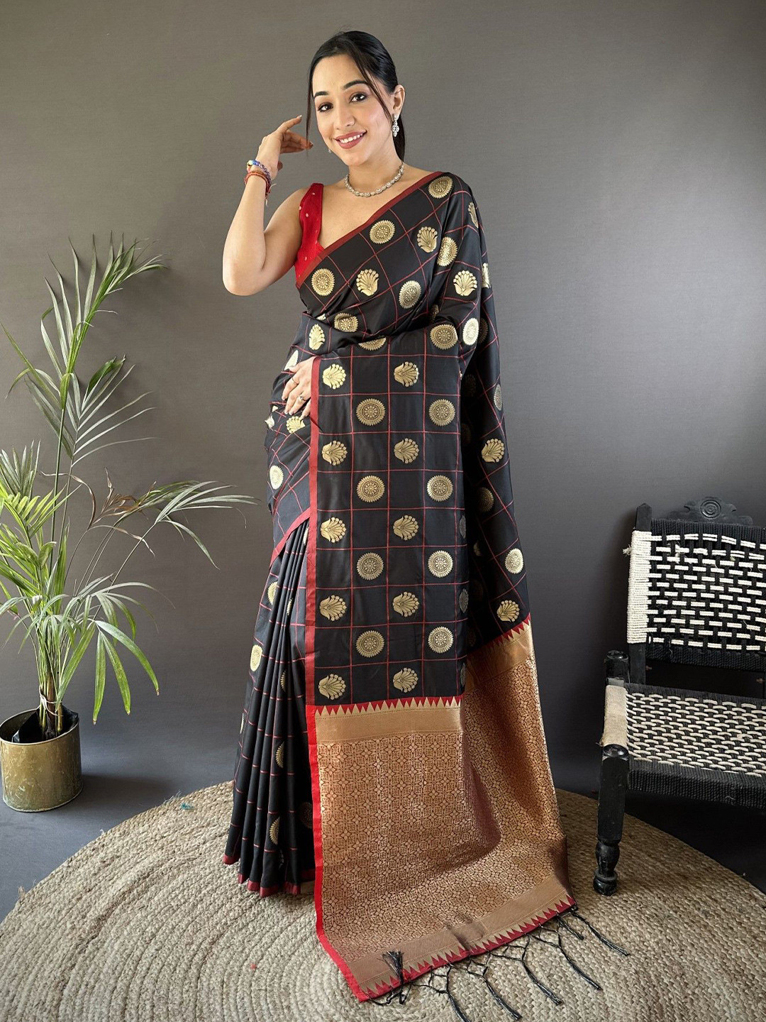 

LeeliPeeri Designer Woven Design Zari Silk Blend Saree, Black