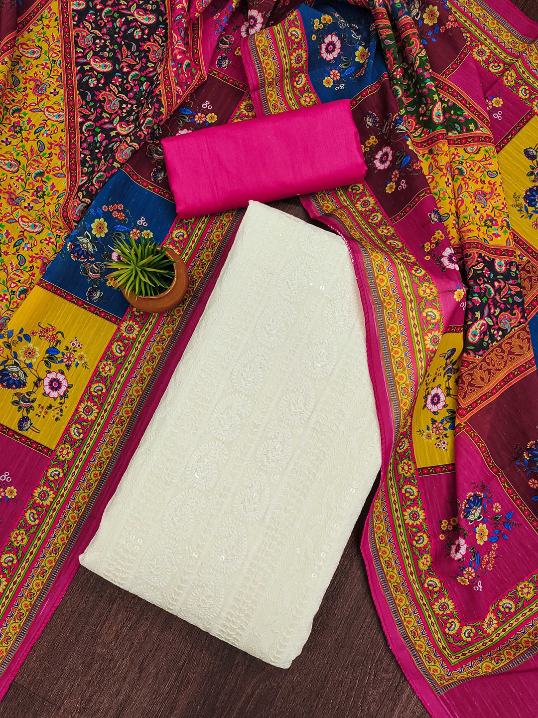 

SHADOW & SAINING Embroidered Unstitched Dress Material, White