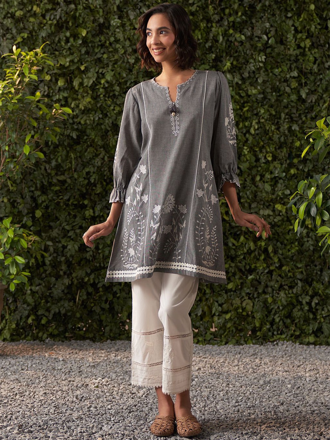 

Lakshita Floral Embroidered Thread Work Pure Cotton Thread Work Kurti, Grey