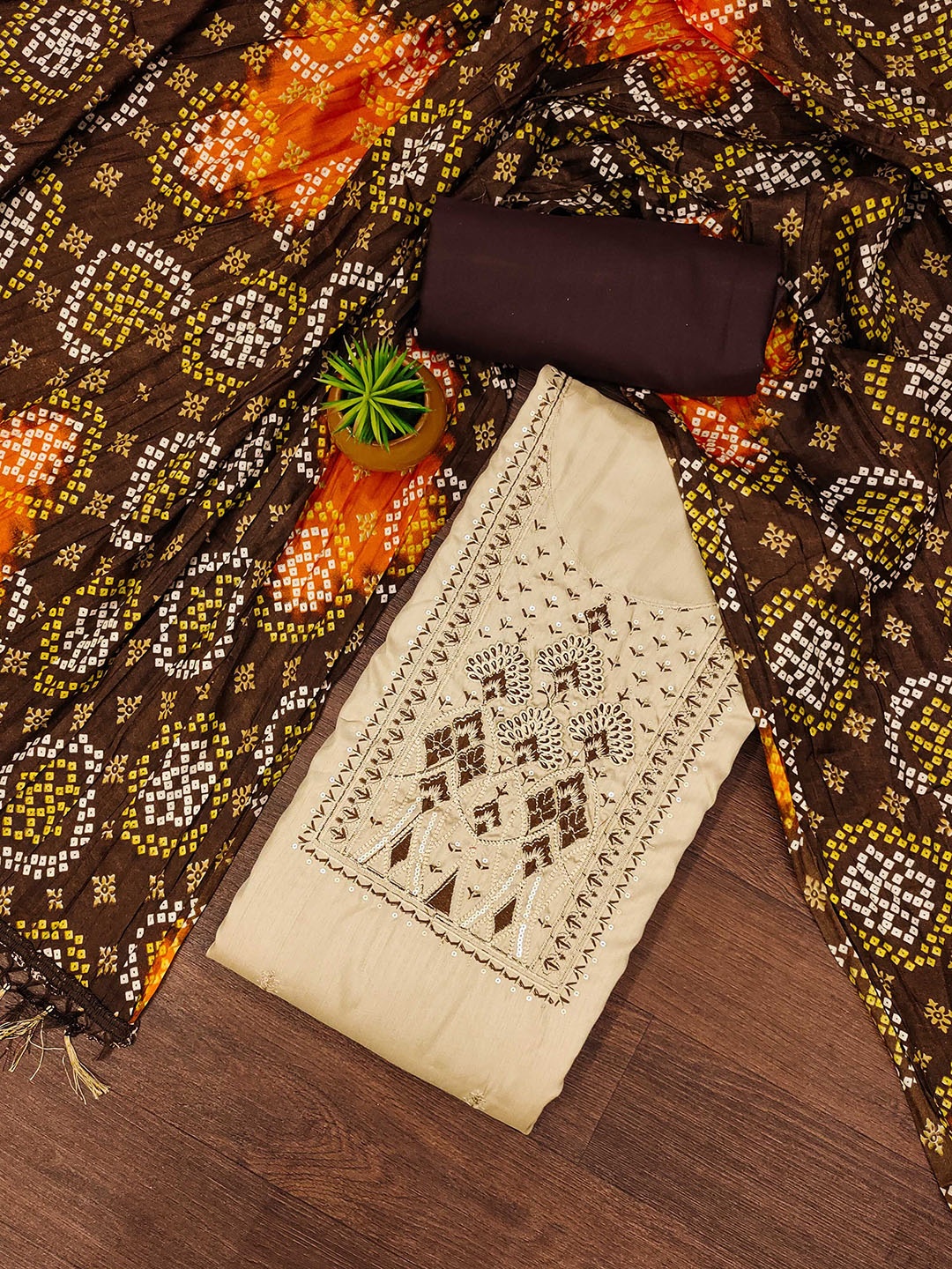 

SHADOW & SAINING Embroidered Unstitched Dress Material, Beige