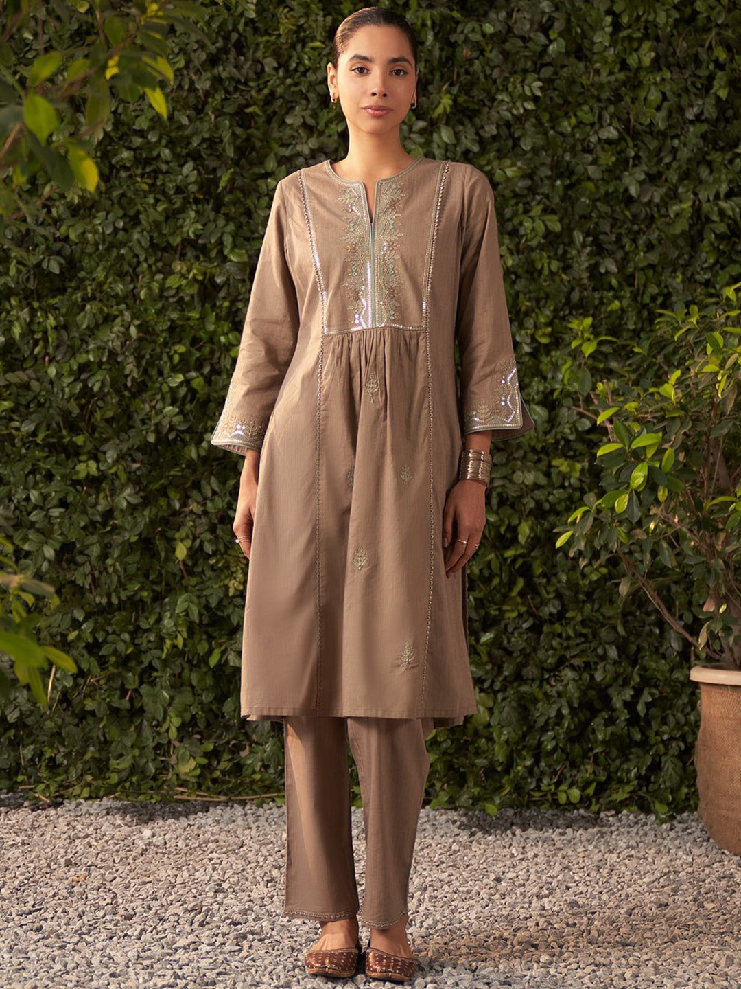 

Lakshita Women Floral Embroidered Regular Sequinned Kurta with Trousers, Brown