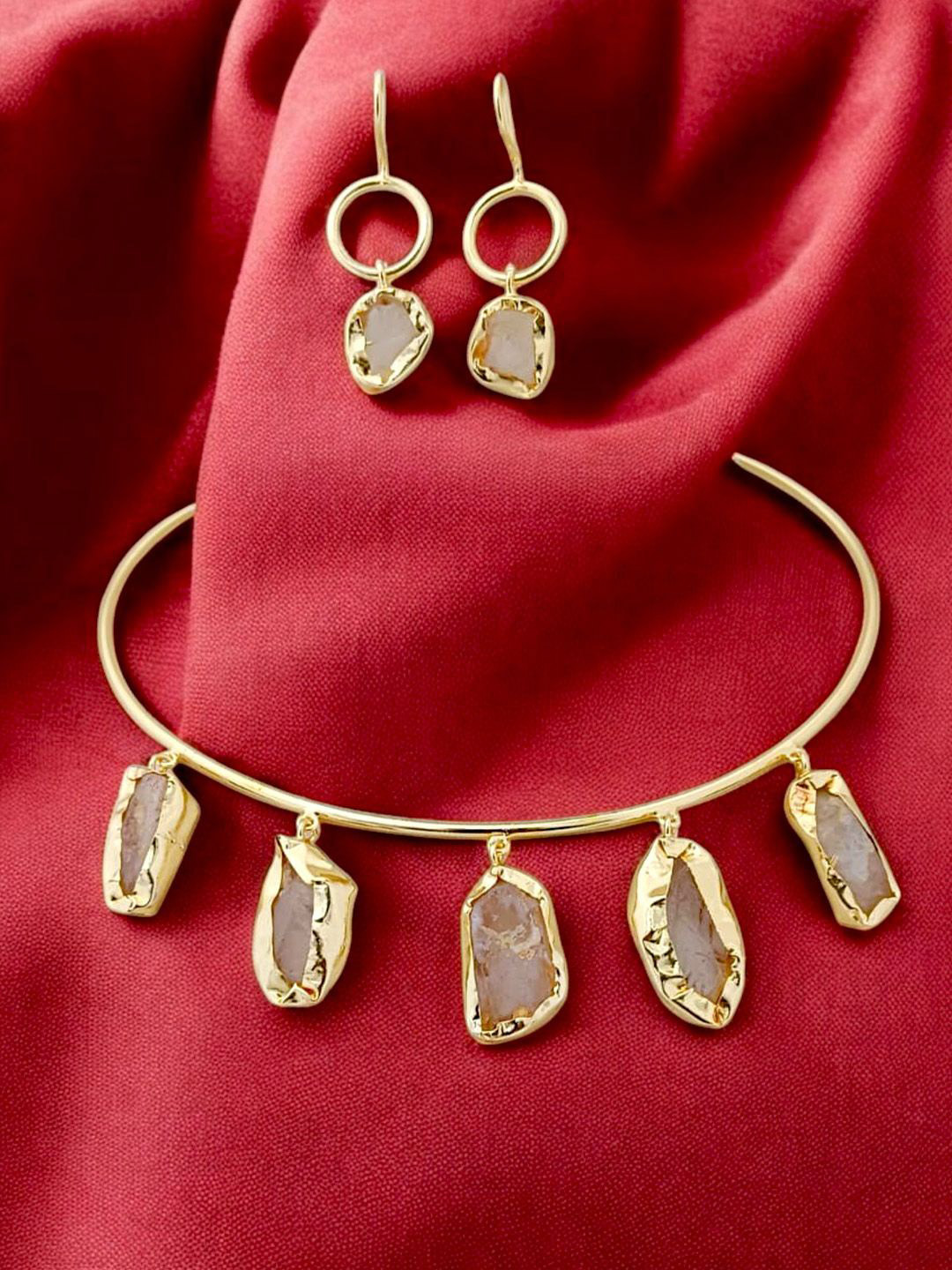 

TISHUL JEWELS Gold-Plated Stone-Studded Jewellery Set