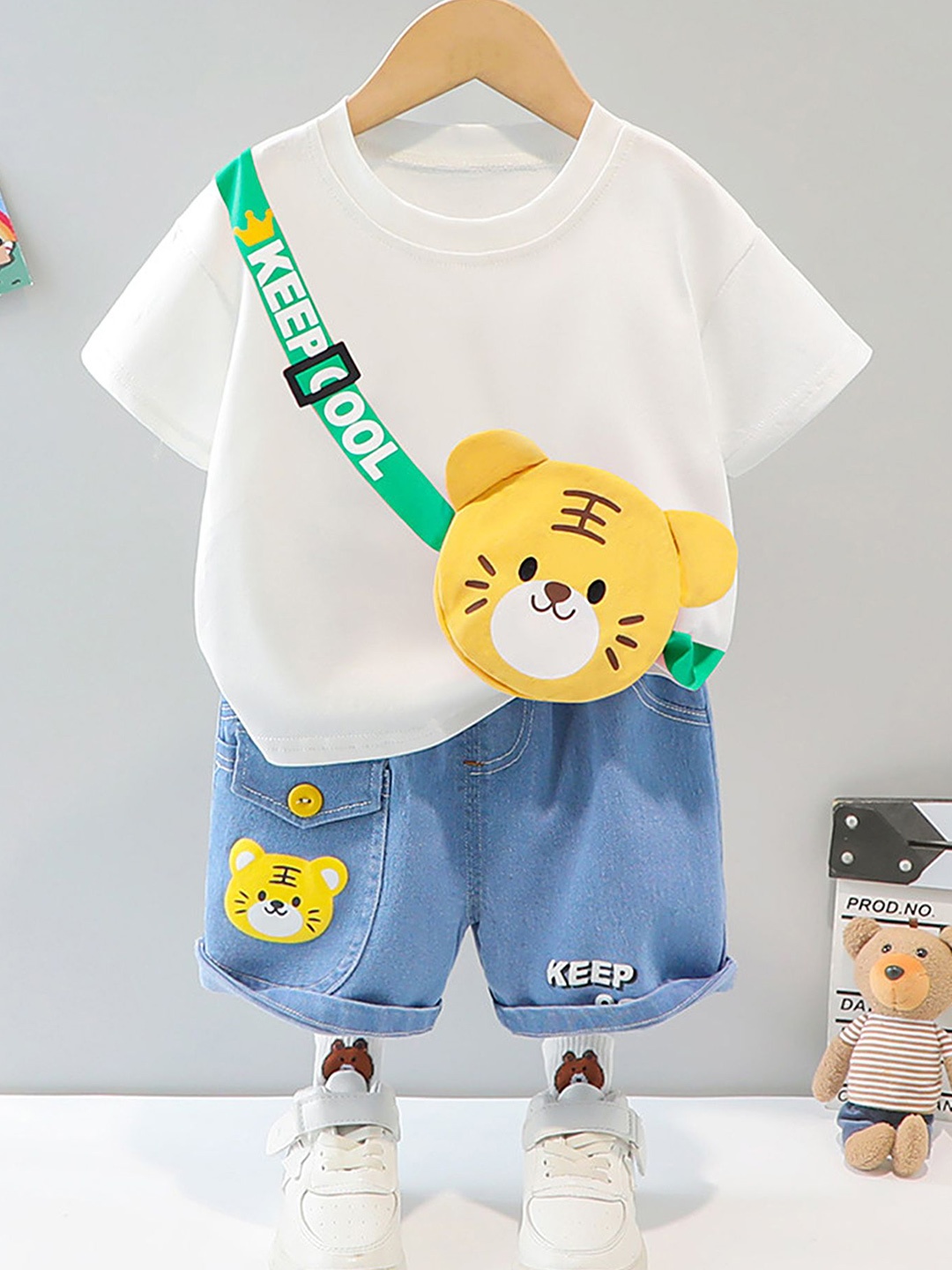 

LULU & SKY Boys Printed T-shirt with Shorts, White