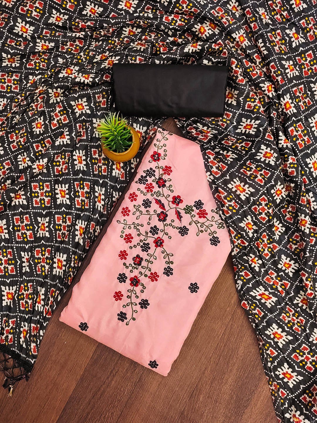 

SHADOW & SAINING Embroidered Unstitched Dress Material, Peach