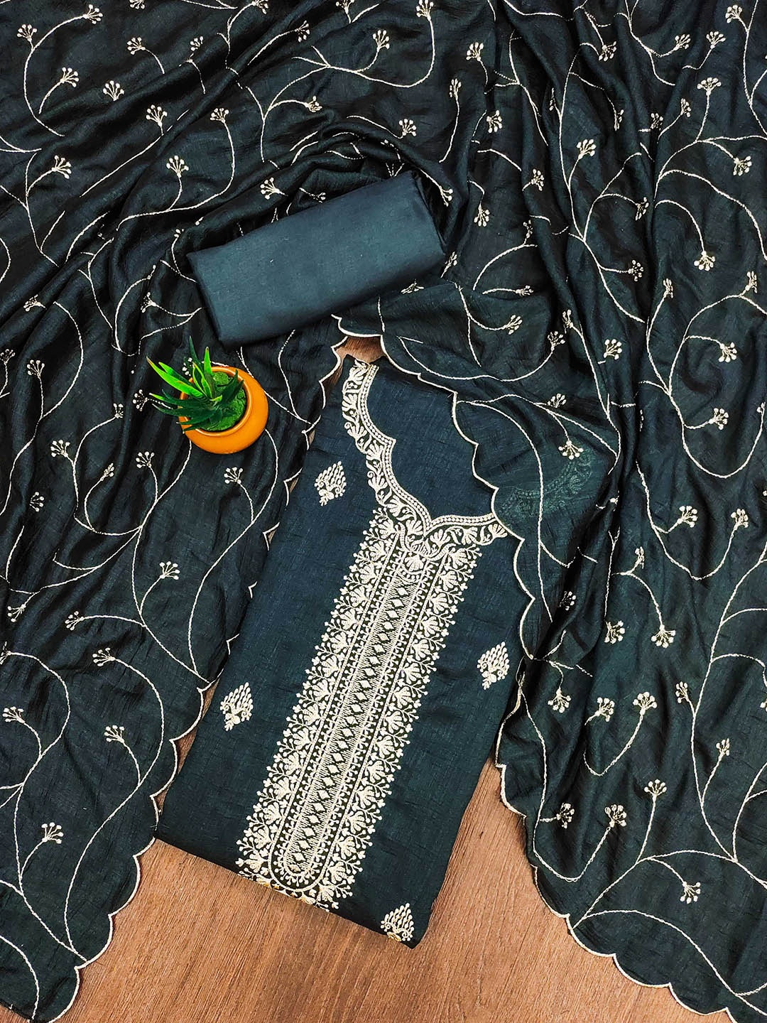 

SHADOW & SAINING Embroidered Unstitched Dress Material, Grey