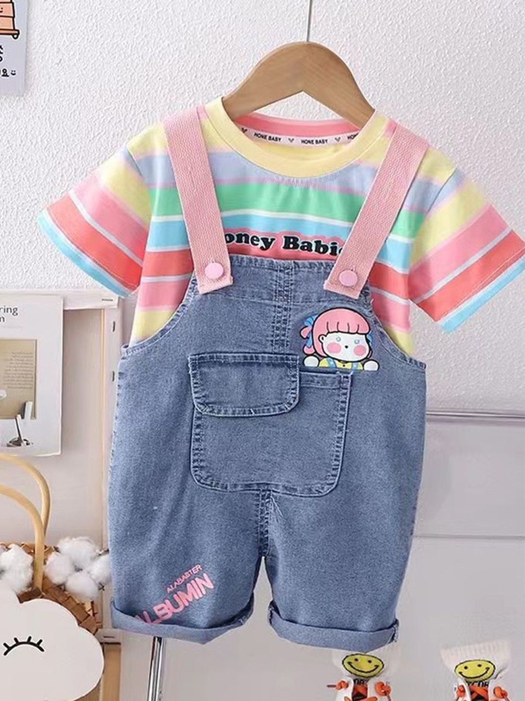 

LULU & SKY Printed T-shirt With Dungaree, Yellow