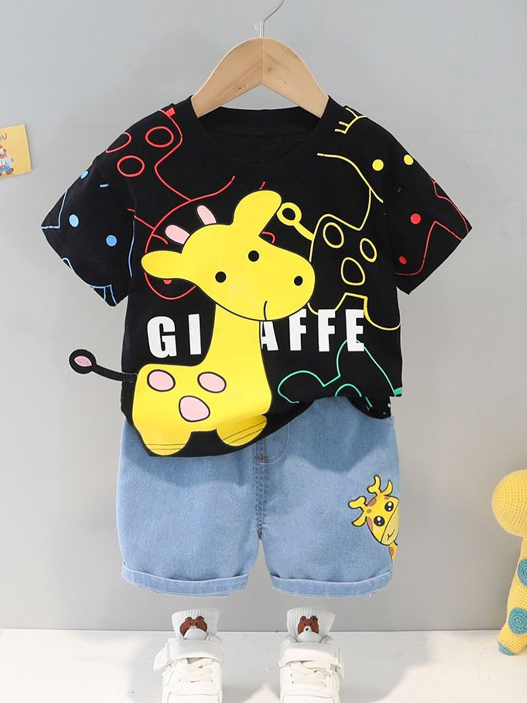 

LULU & SKY Boys Printed T-shirt with Shorts, Black