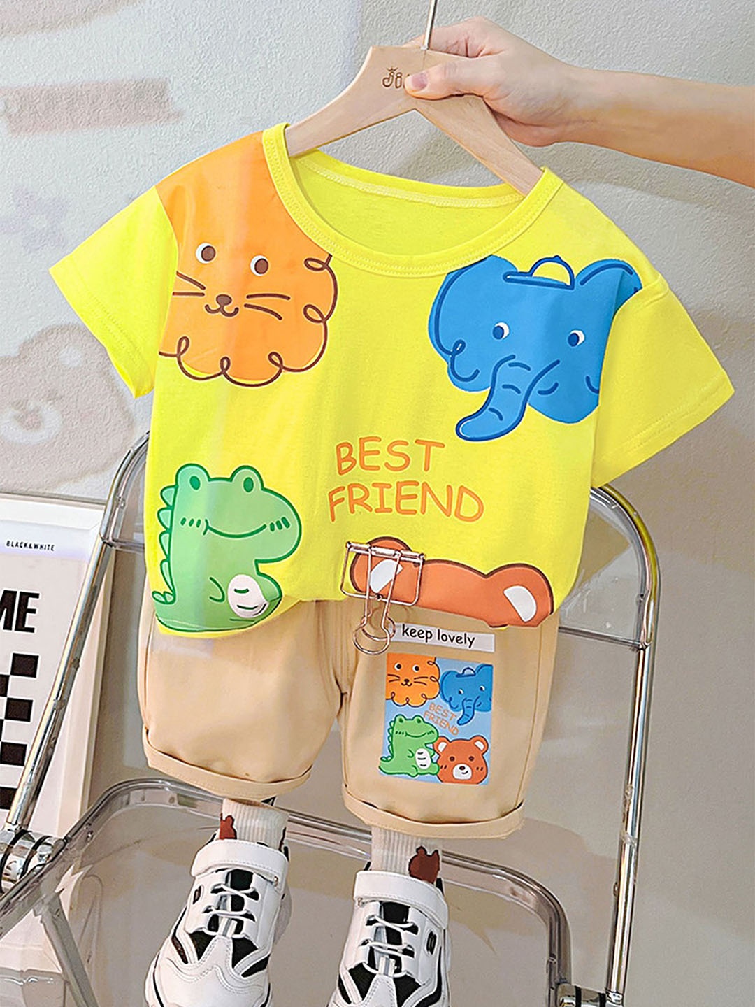 

LULU & SKY Boys Printed T-shirt with Shorts, Yellow