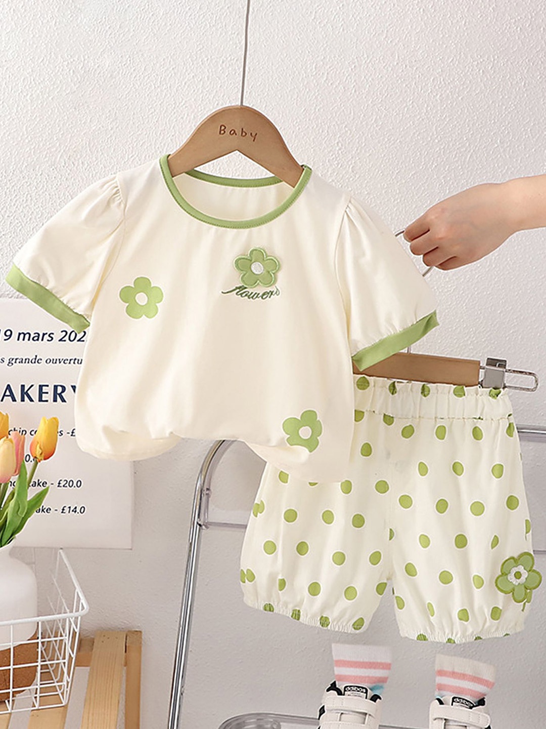 

LULU & SKY Girls Printed T-shirt with Shorts, Beige
