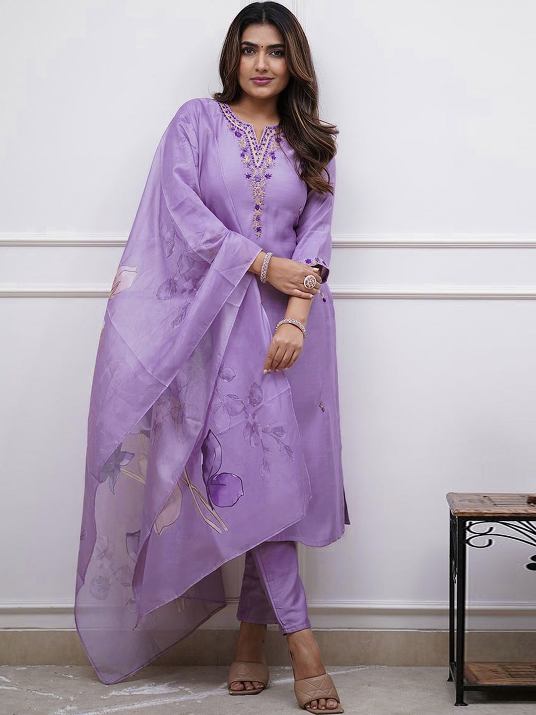 

Divyadham Textiles Women Paisley Embroidered Regular Thread Work Kurti with Pyjamas & With Dupatta, Lavender