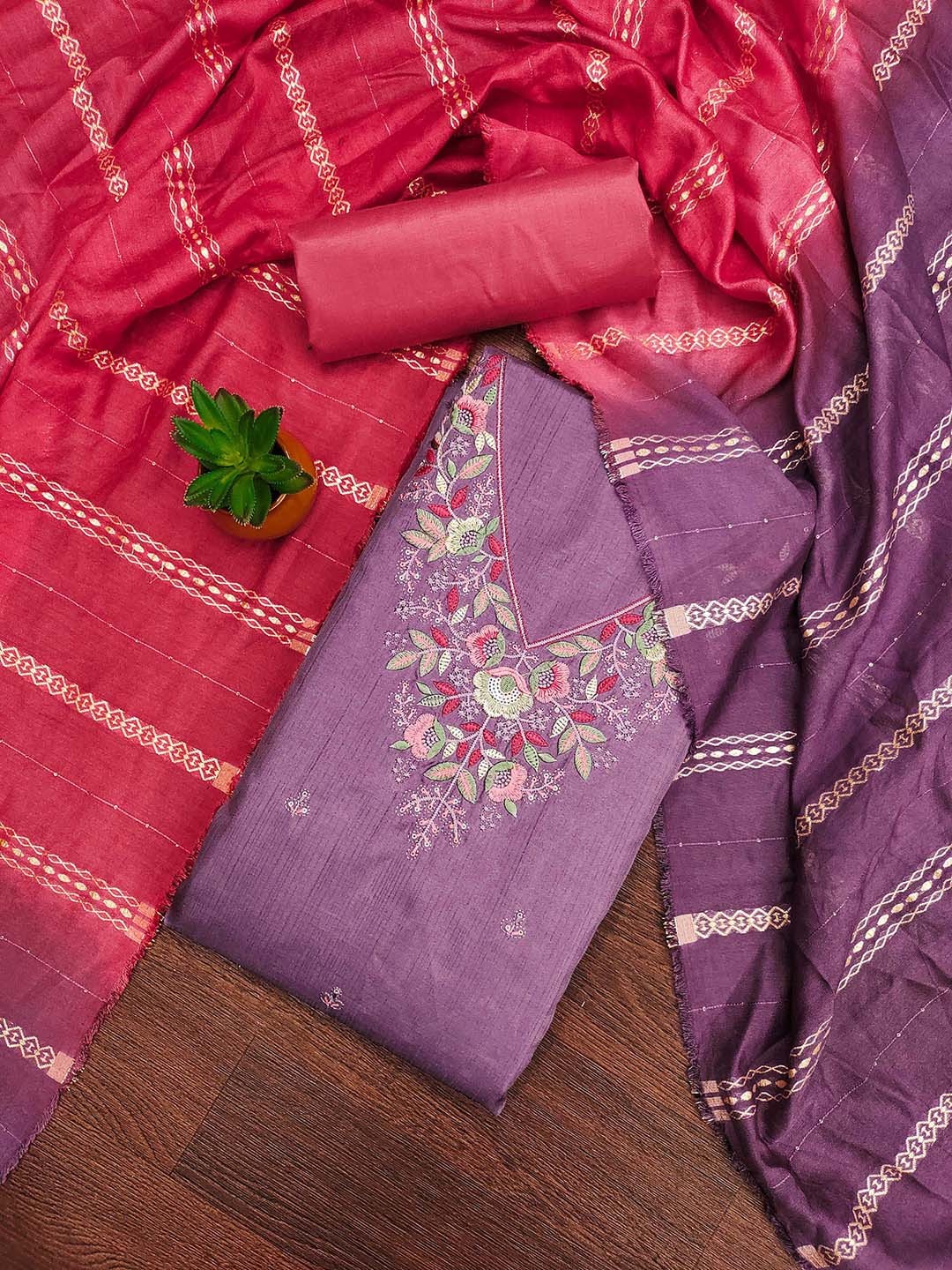 

SHADOW & SAINING Embroidered Unstitched Dress Material, Lavender